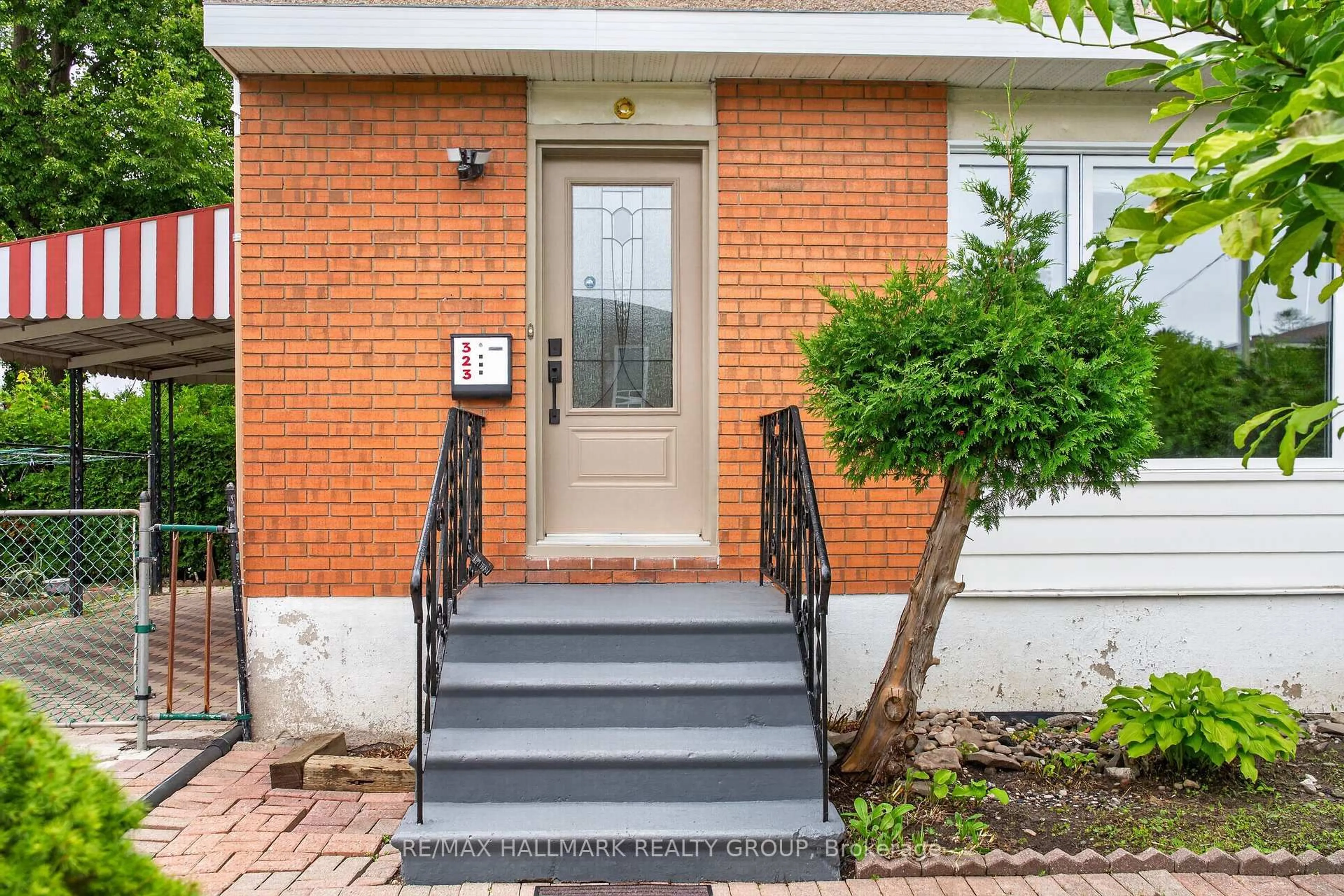 Unknown for 323 Poulin Ave, Ottawa Ontario K2B 5T7