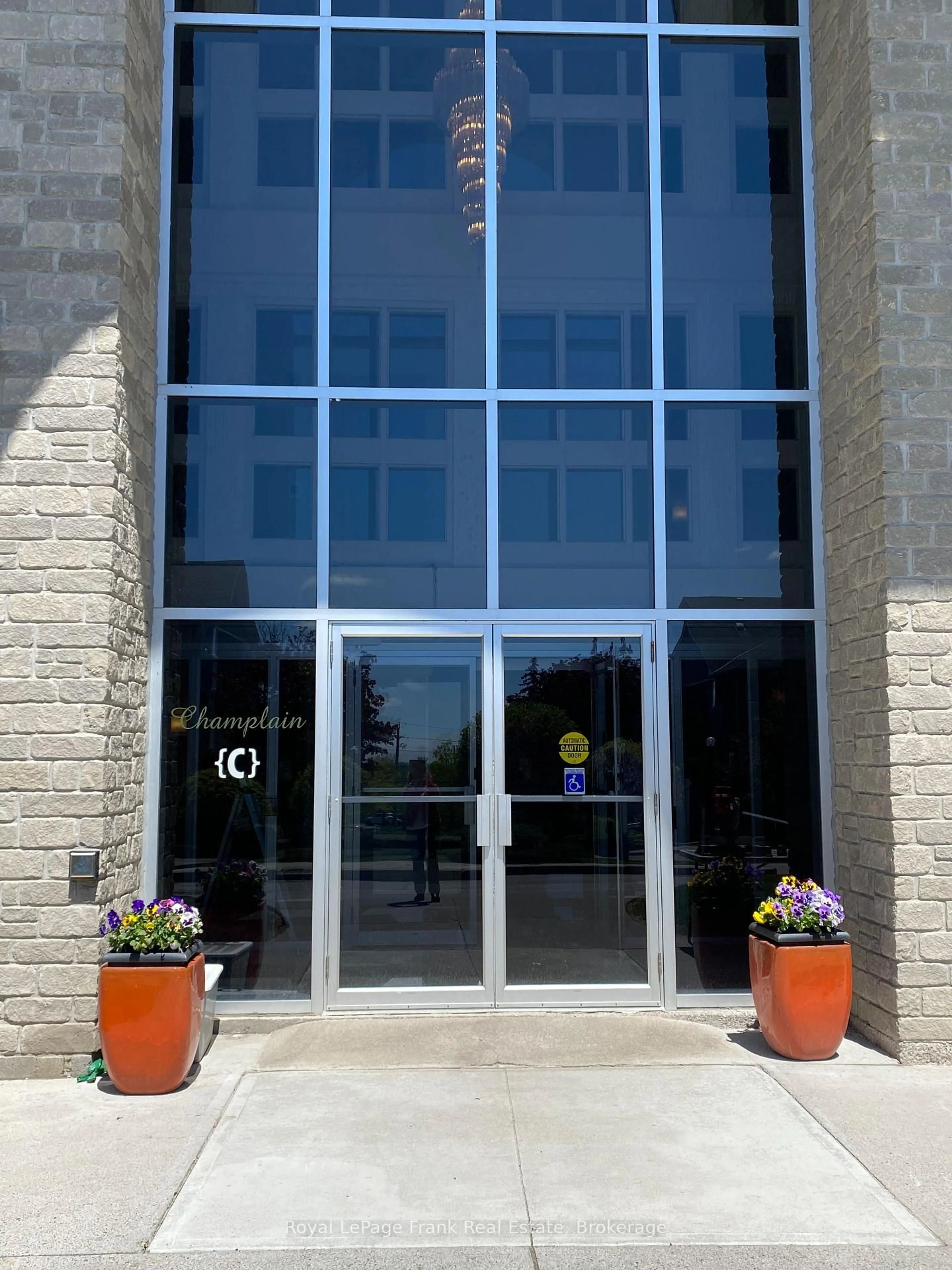 Indoor foyer for 1099 Clonsilla Ave #Bldg C #310, Peterborough Ontario K9J 8L8