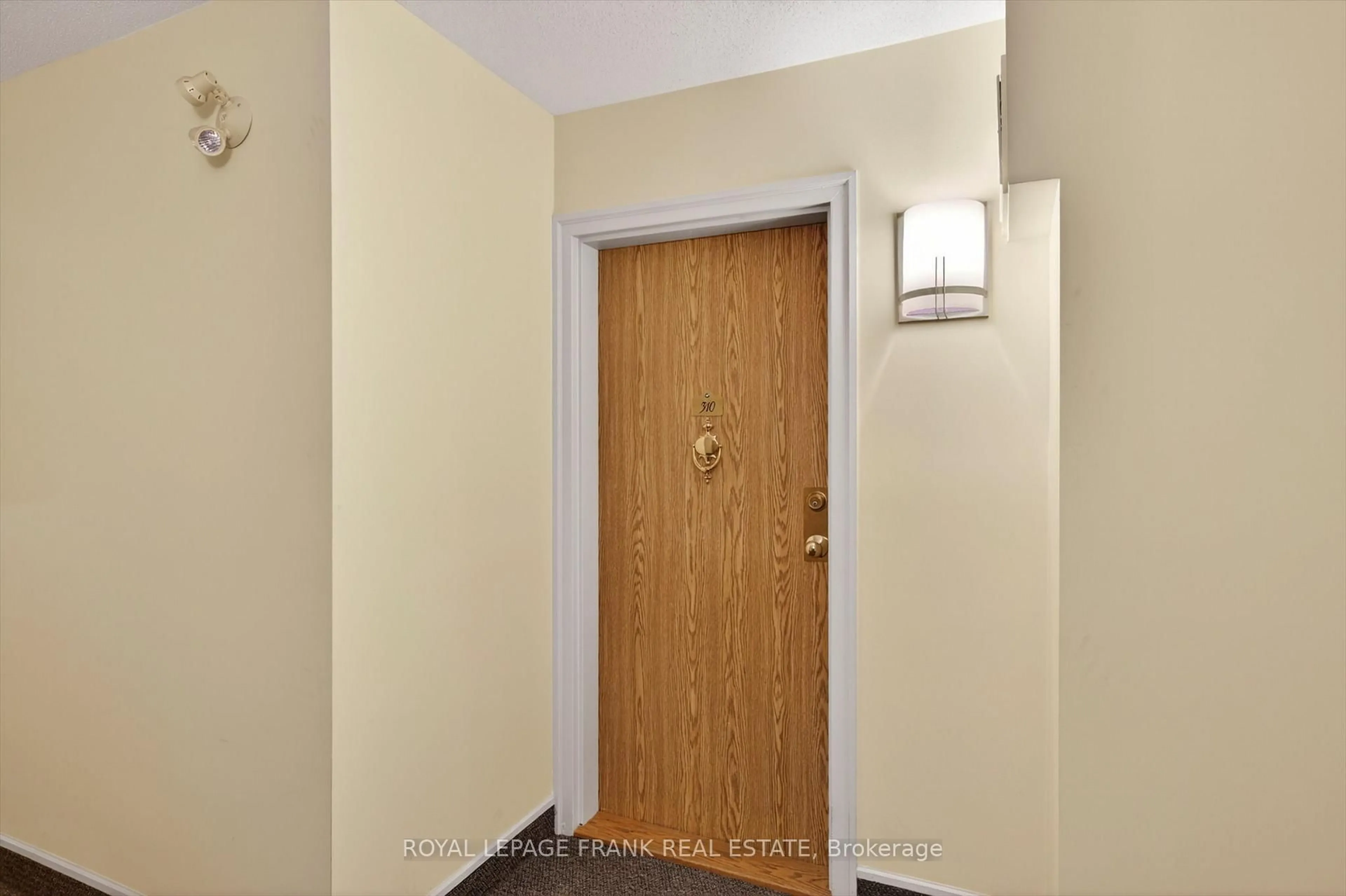Indoor foyer for 1099 Clonsilla Ave #Bldg C #310, Peterborough Ontario K9J 8L8