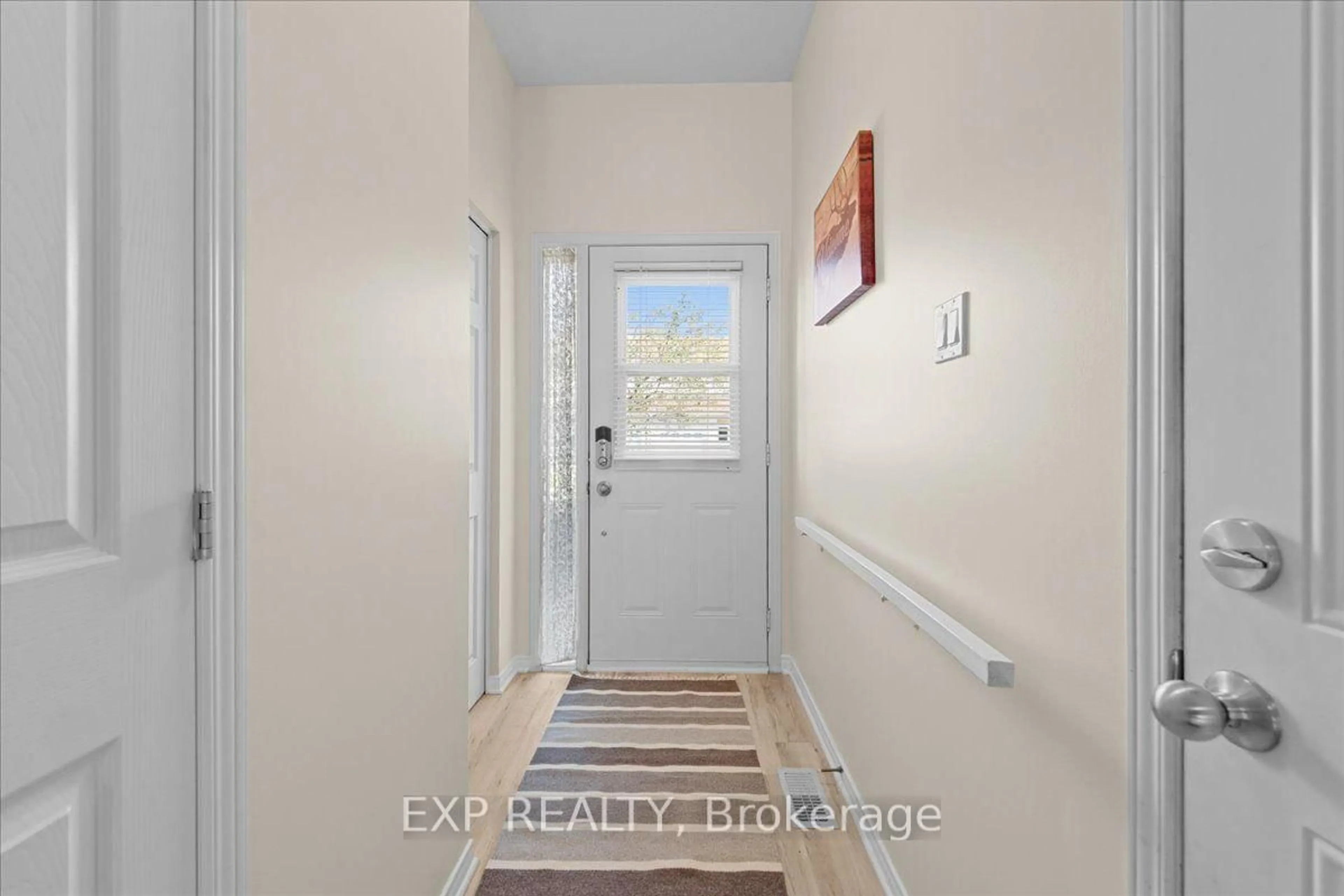 Indoor entryway for 307 Cozumel Private, Ottawa Ontario K4A 0V2