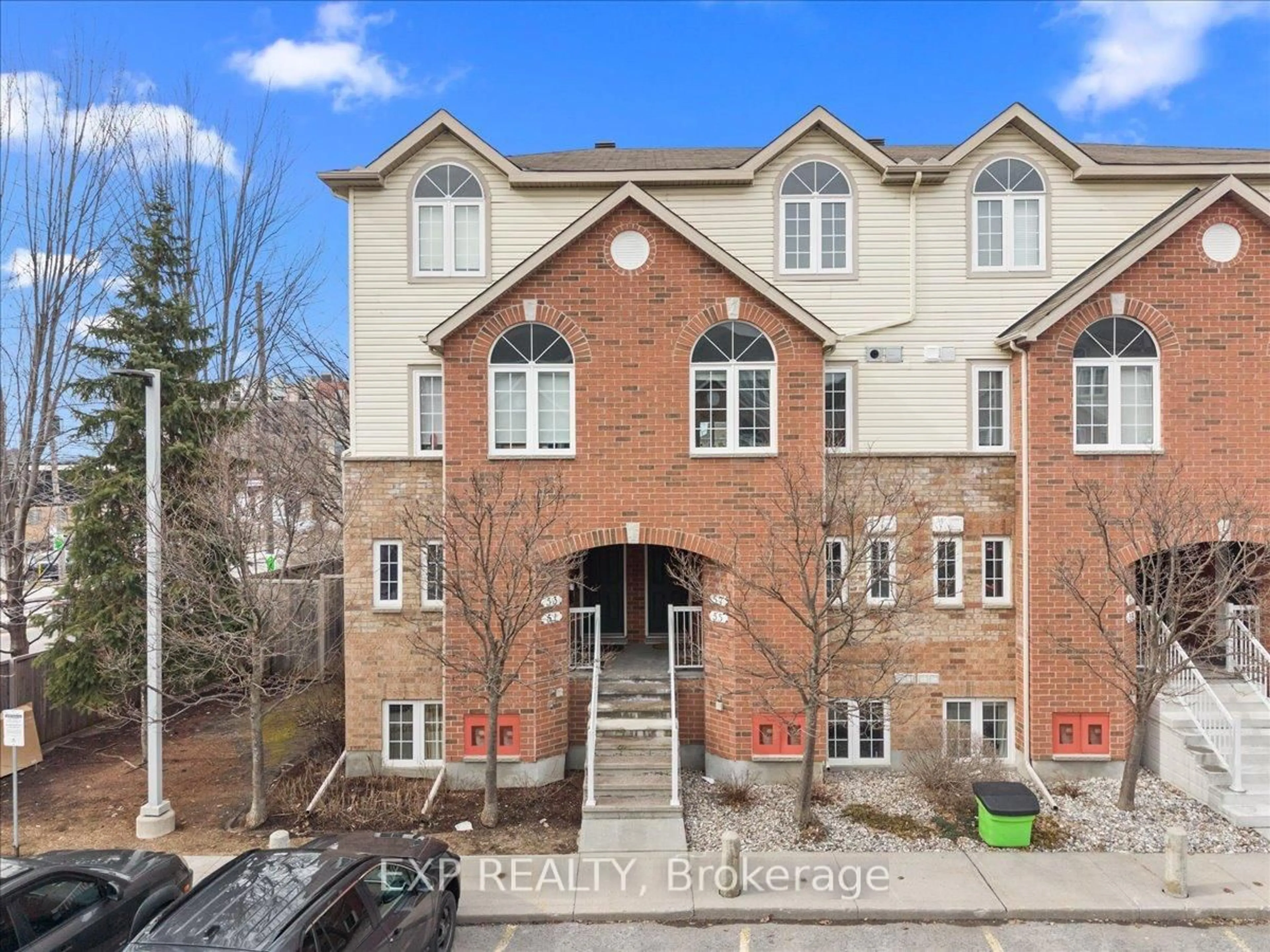 A pic from outside/outdoor area/front of a property/back of a property/a pic from drone, unknown for 57 Steele Park Private, Ottawa Ontario K1J 0J2