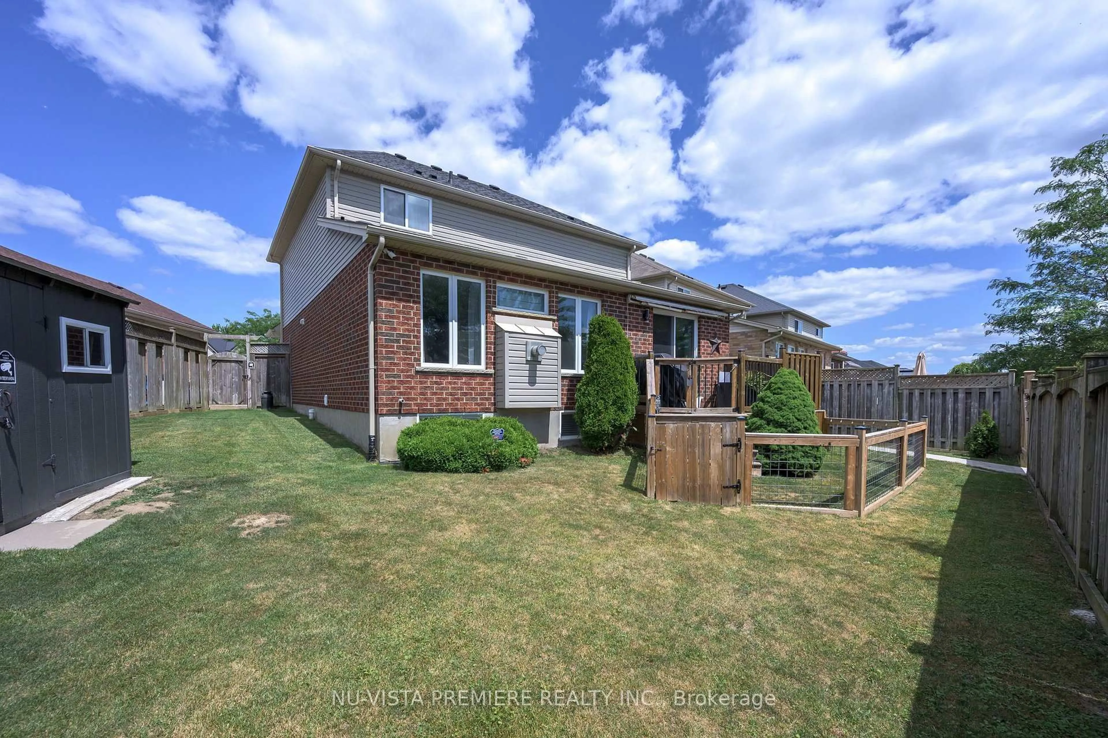 A pic from outside/outdoor area/front of a property/back of a property/a pic from drone, street for 1582 Chelton Pl, London South Ontario N6M 1M2