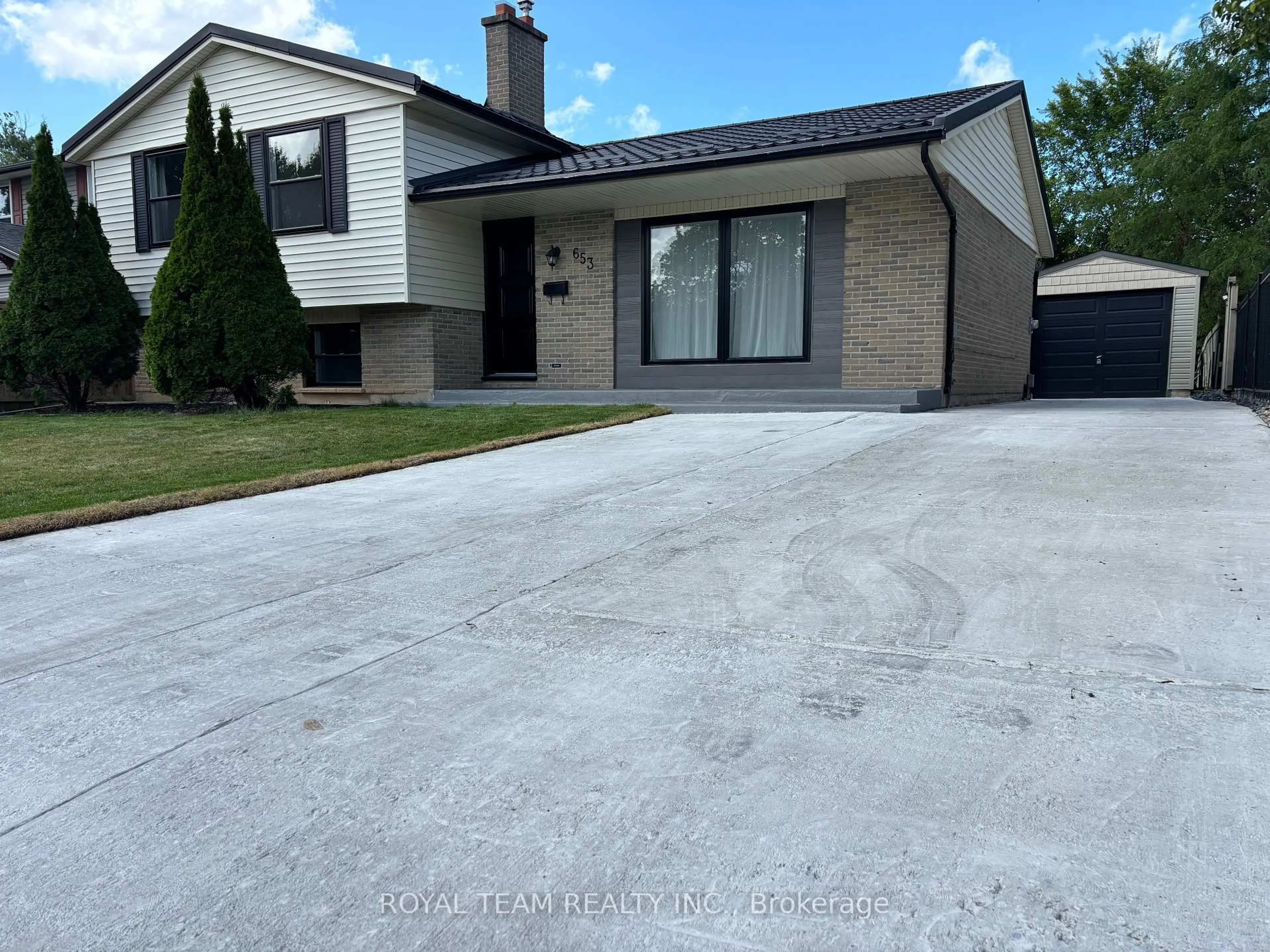 Home with vinyl exterior material, street for 653 Steeplechase Dr, London South Ontario N6J 3P3