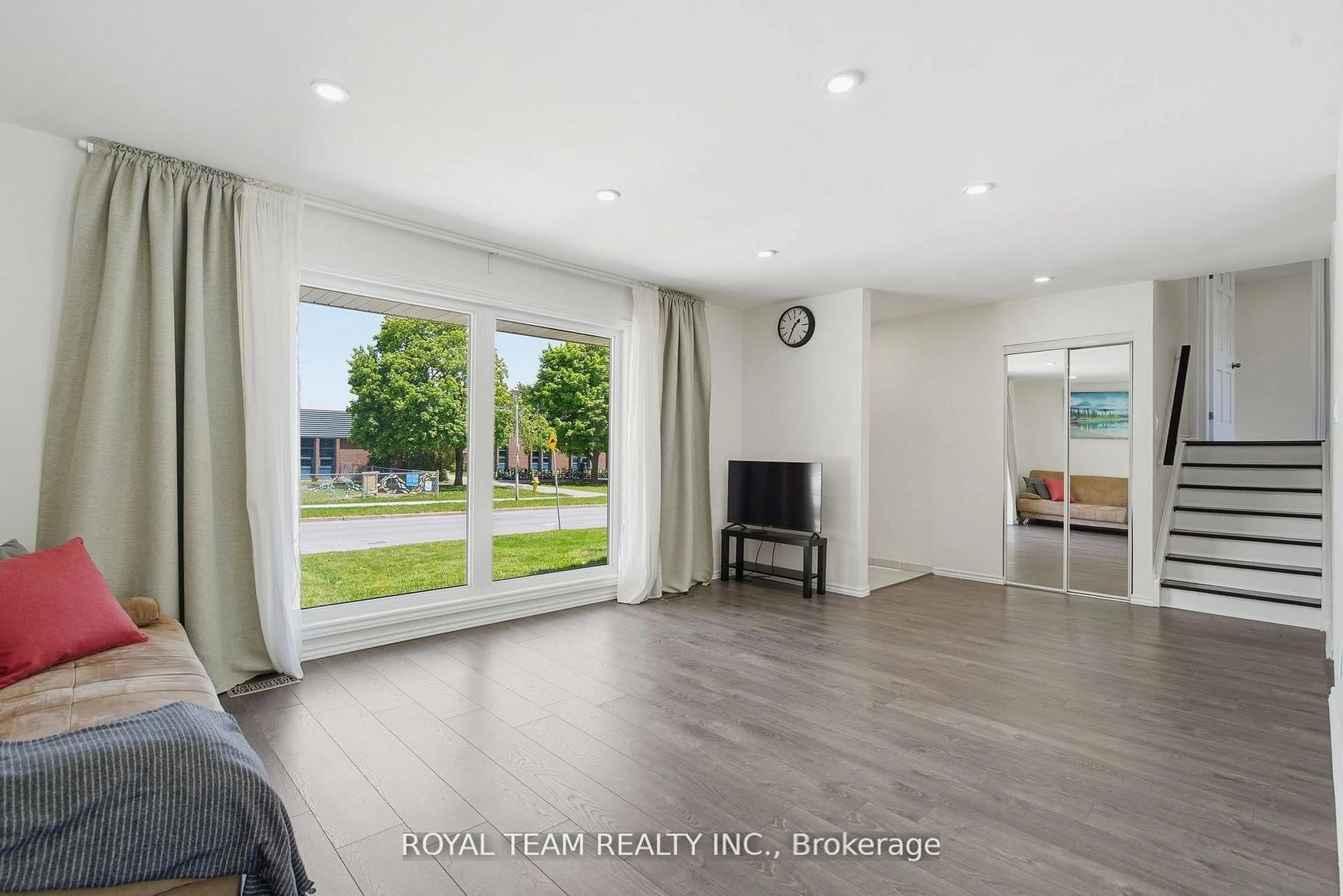 A pic of a room for 653 Steeplechase Dr, London South Ontario N6J 3P3