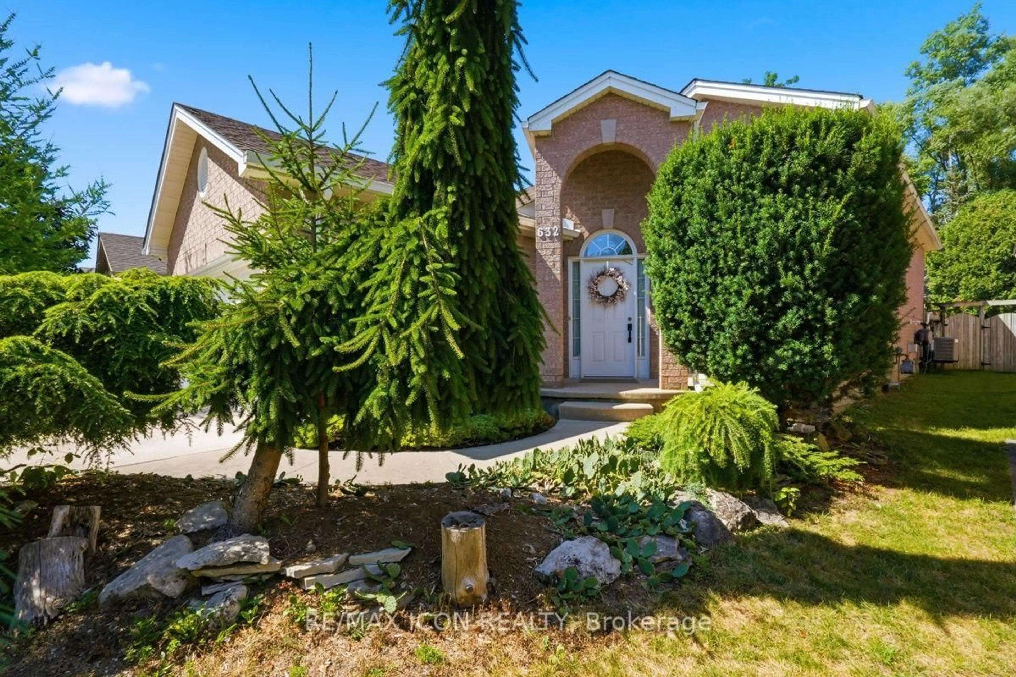 Unknown for 632 Thornwood Dr, London North Ontario N6H 5J6