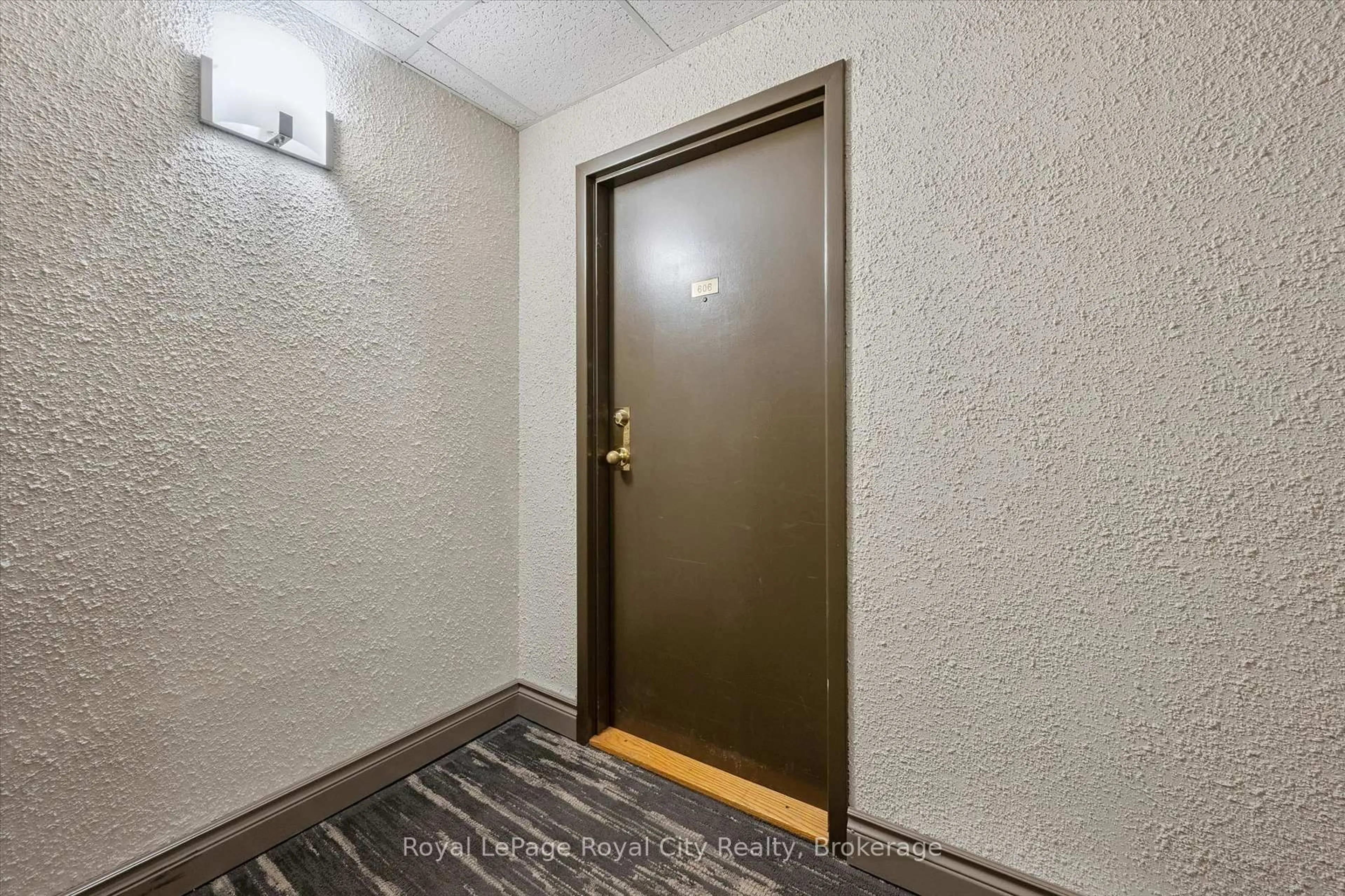 Indoor foyer for 358 Waterloo Ave #606, Guelph Ontario N1H 7Y3