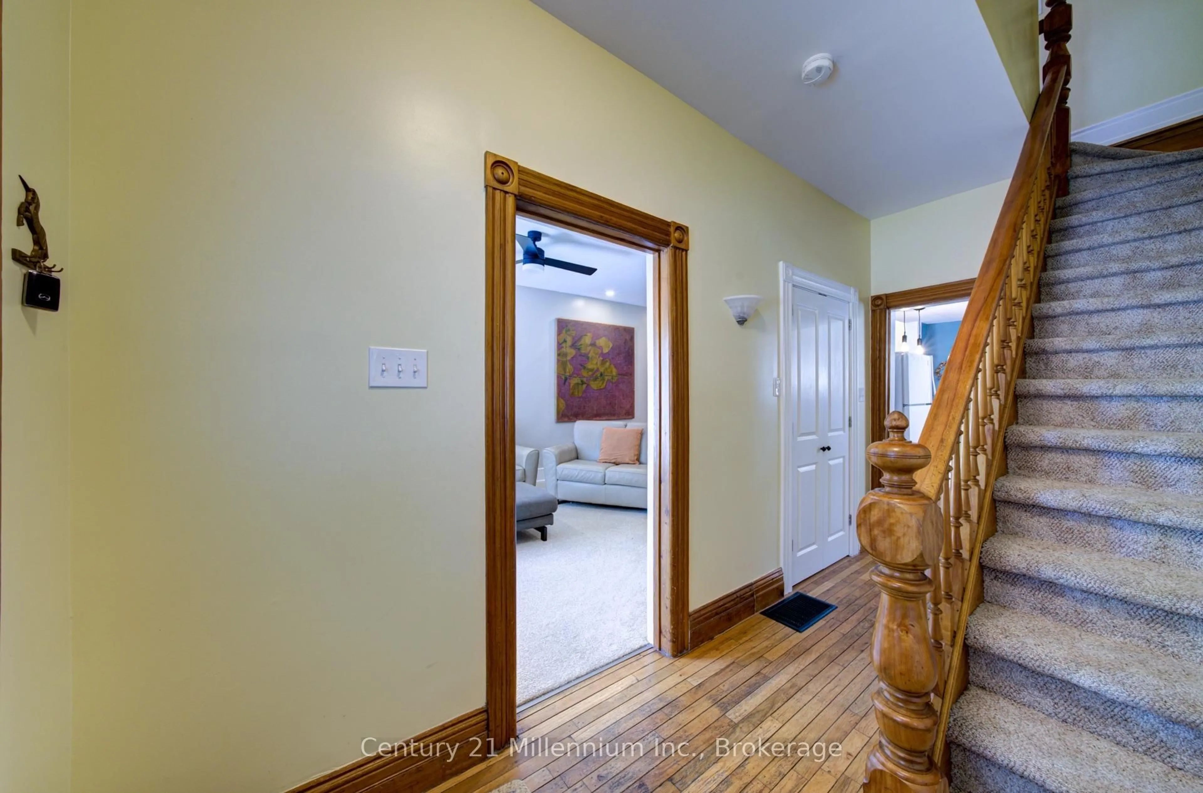 Indoor entryway for 560 10th St A St, Owen Sound Ontario N4K 3R6