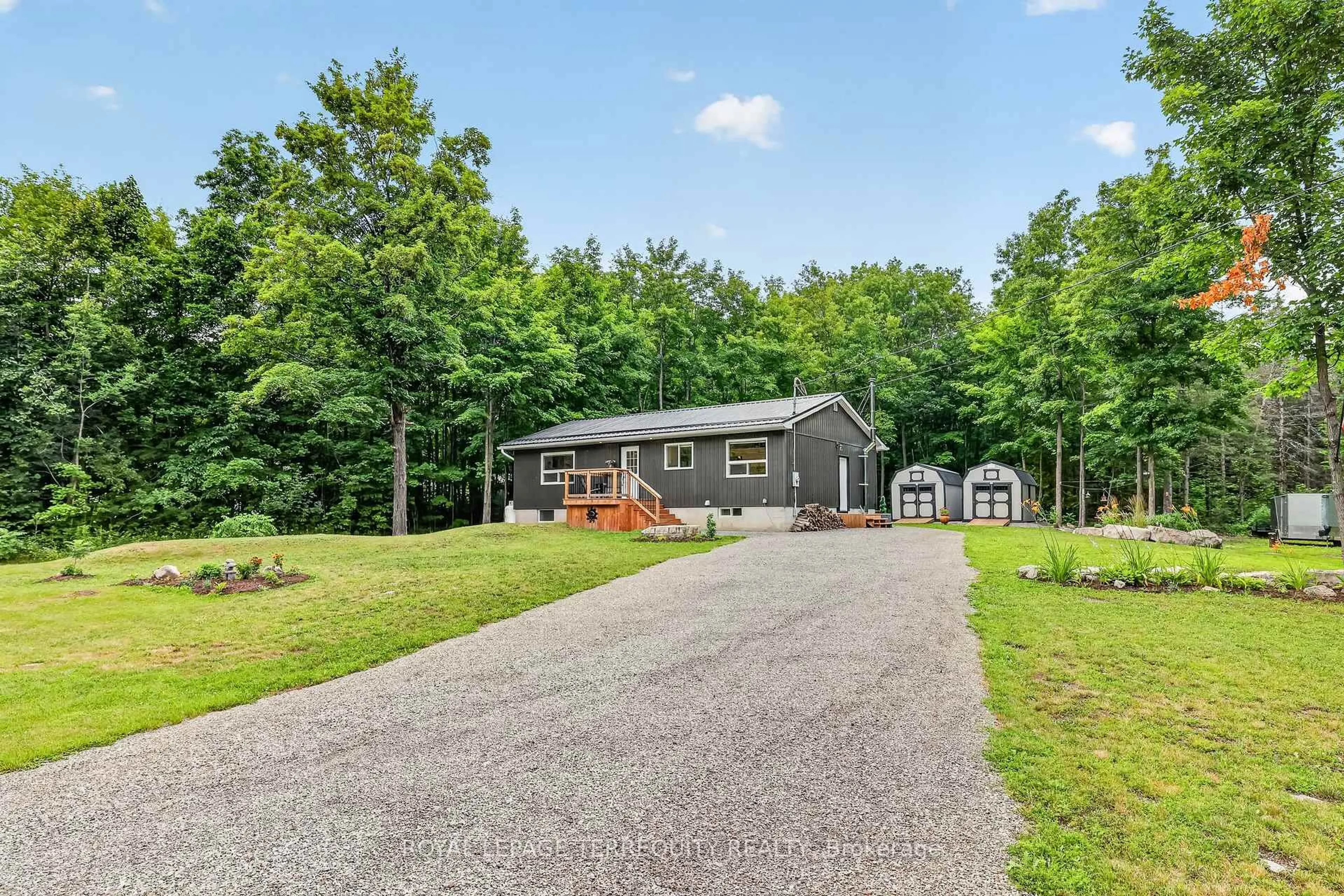 A pic from outside/outdoor area/front of a property/back of a property/a pic from drone, unknown for 219 Station Rd, Limoges Ontario K0K 2M0