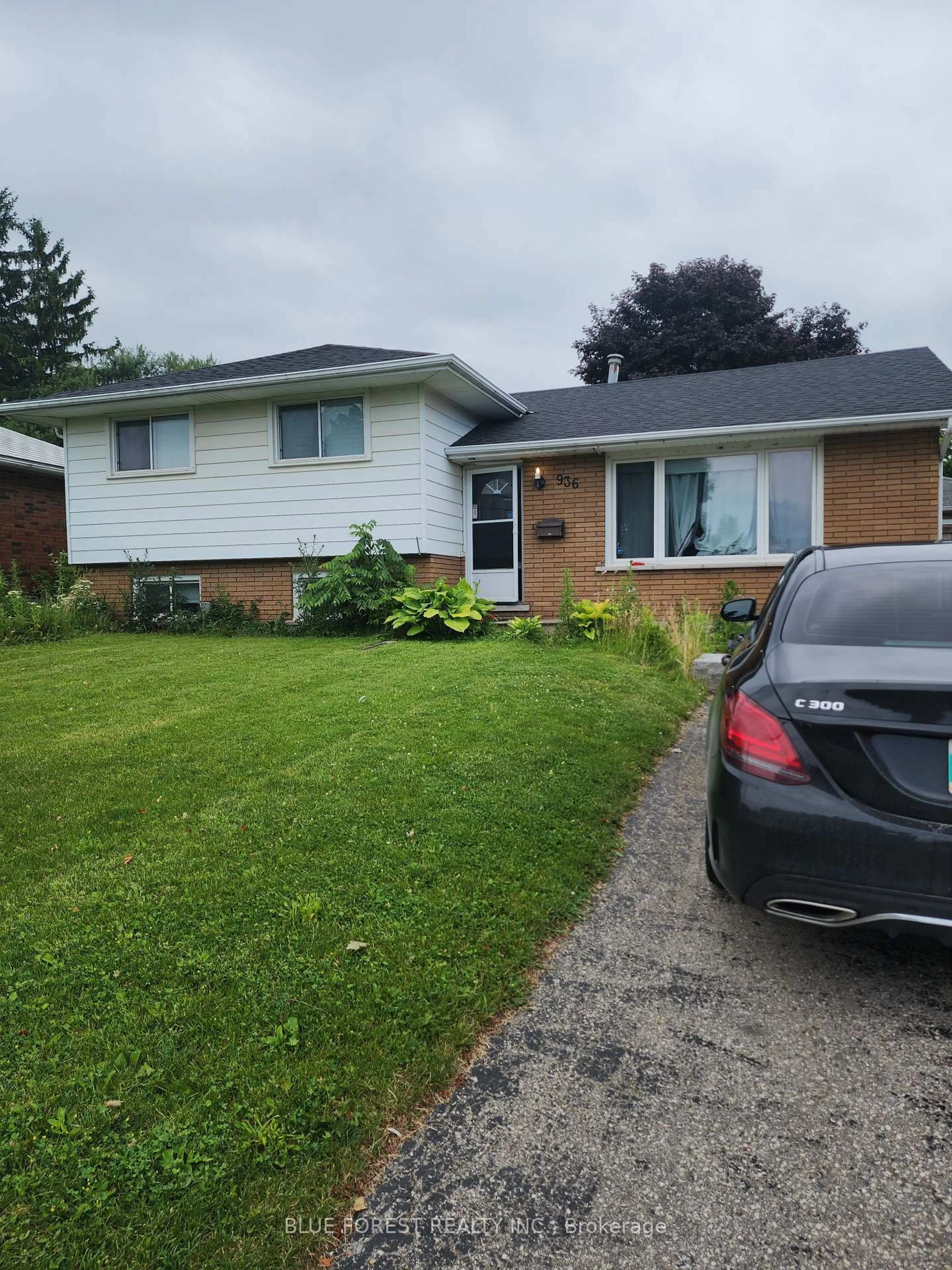 Unknown for 936 Alice St, Woodstock Ontario N4S 2J7