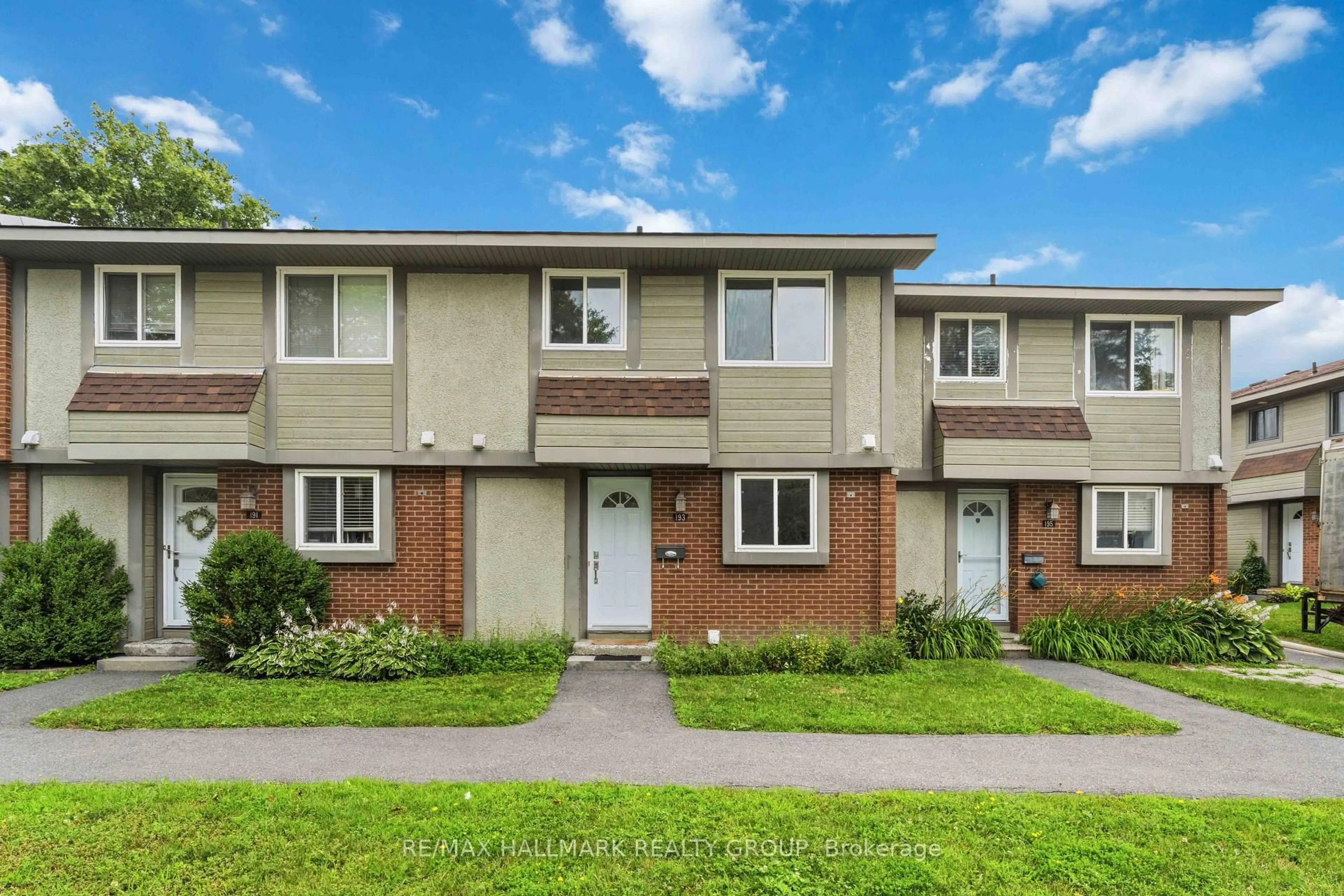 Home with vinyl exterior material, street for 193 Pickford Dr, Ottawa Ontario K2L 2C5