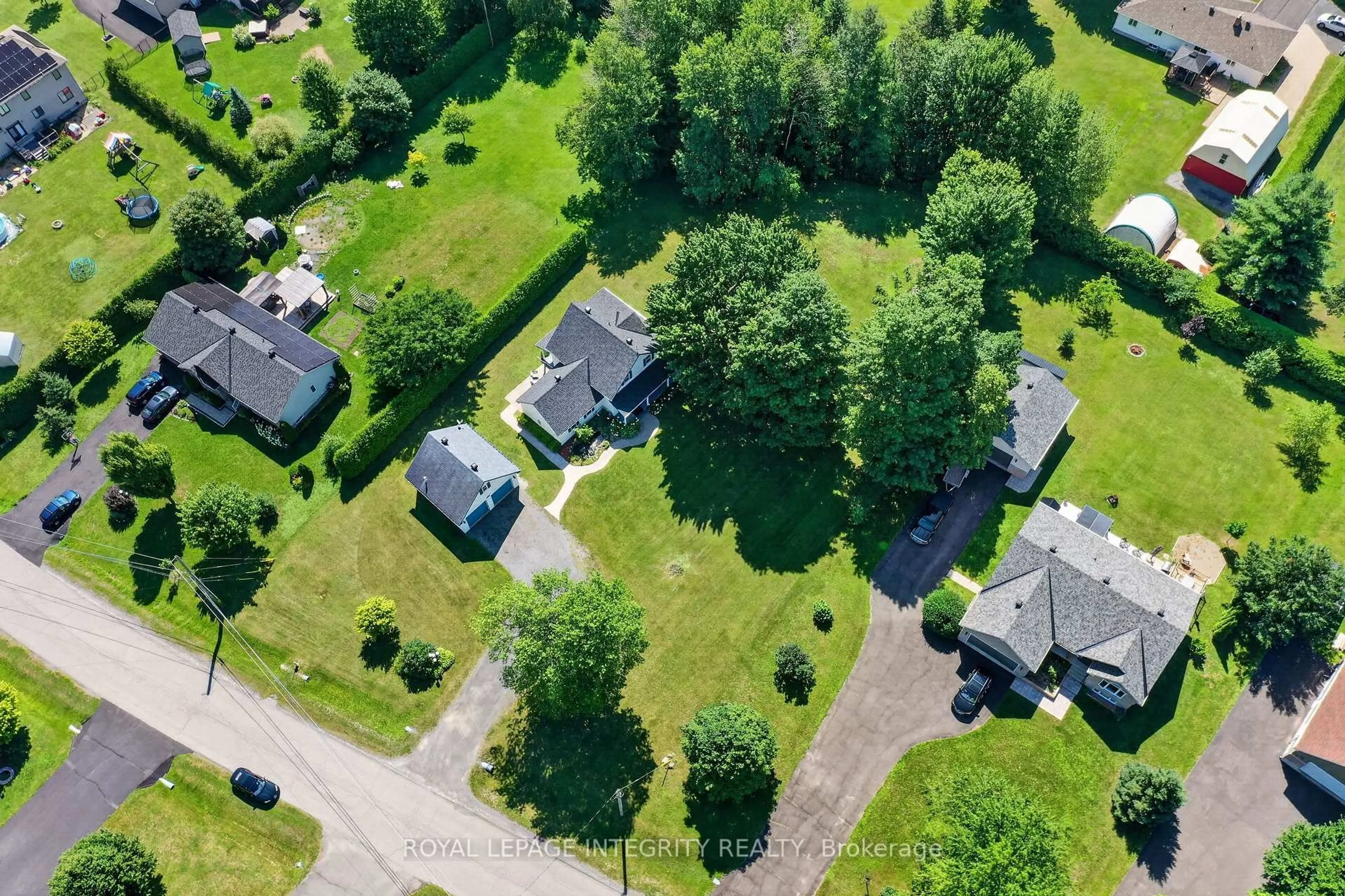 A pic from outside/outdoor area/front of a property/back of a property/a pic from drone, street for 1954 Farisita Dr, Vars Ontario K0A 3H0