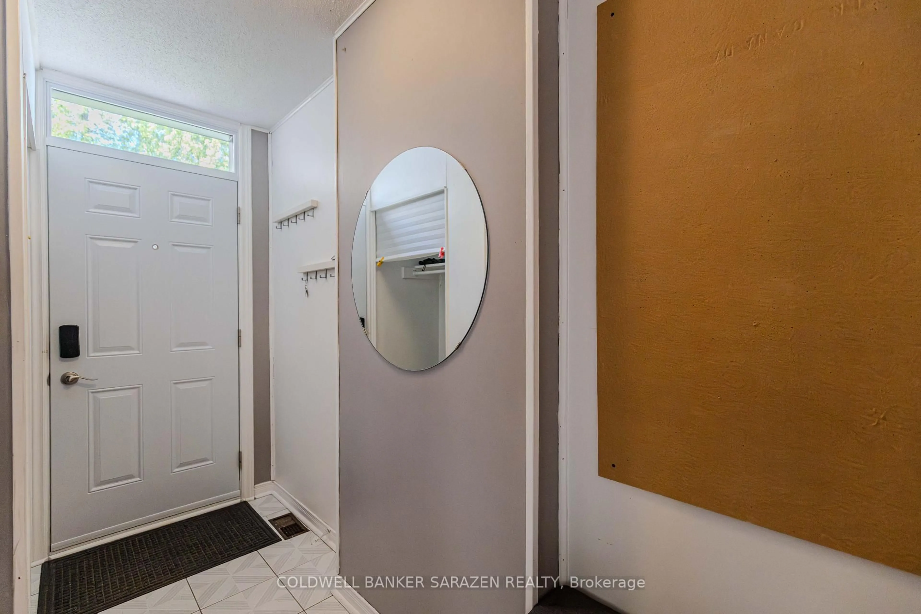 Indoor entryway for 34 Hobart Cres, Ottawa Ontario K2H 5S4