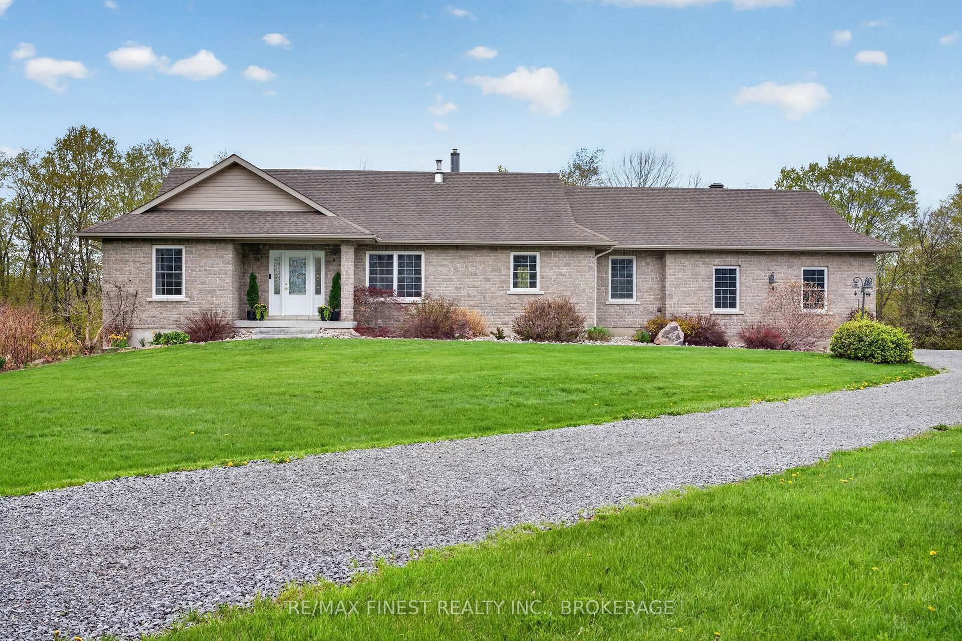 A pic from outside/outdoor area/front of a property/back of a property/a pic from drone, unknown for 2548 Sands Rd, Battersea Ontario K0H 1H0