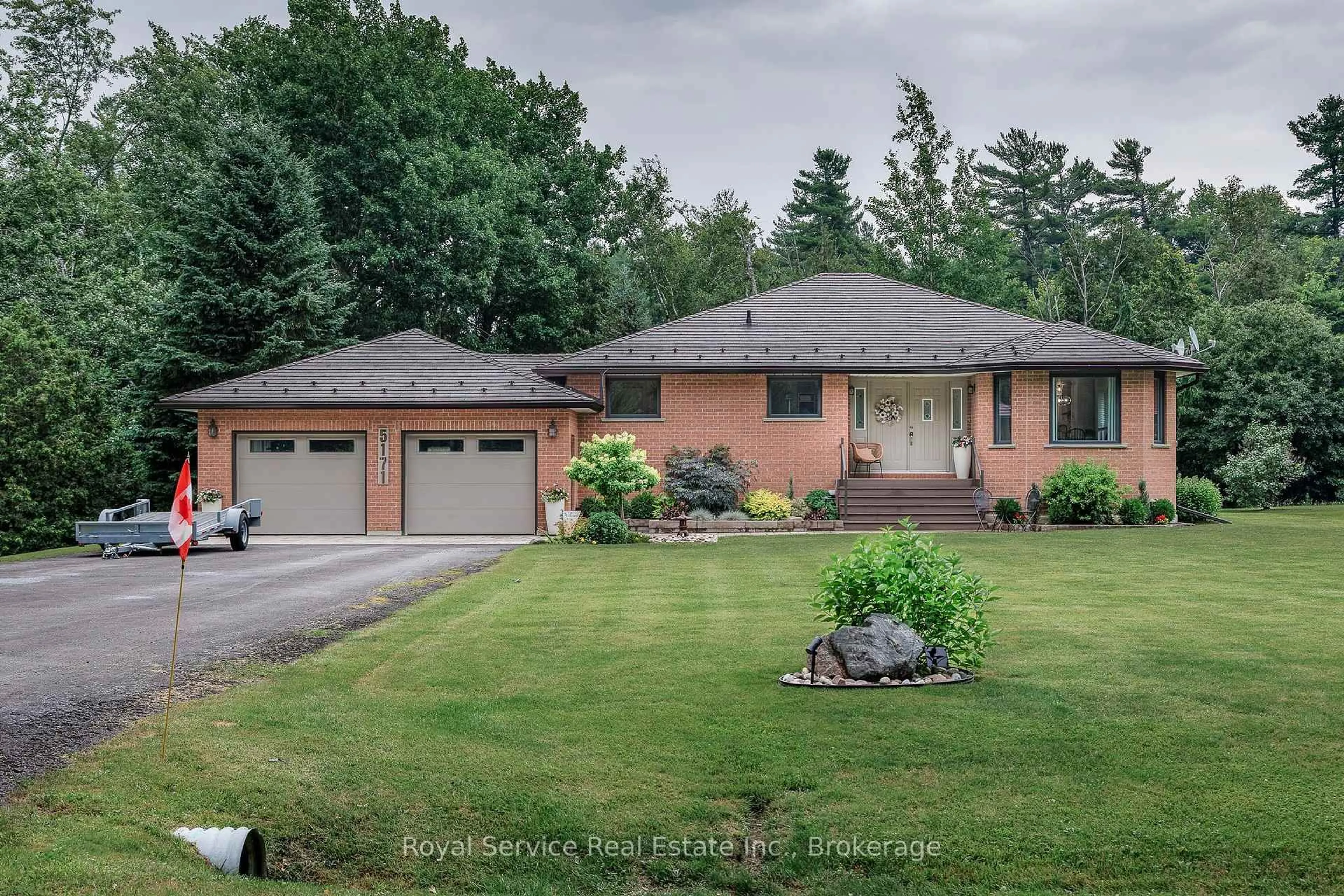 A pic from outside/outdoor area/front of a property/back of a property/a pic from drone, street for 5171 White Rd, Hamilton Township Ontario K0K 2H0