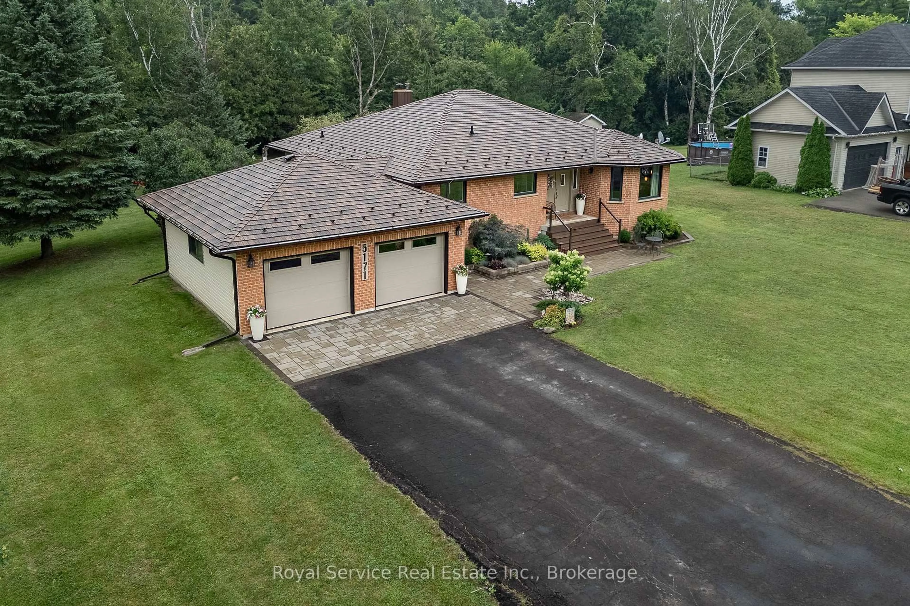 A pic from outside/outdoor area/front of a property/back of a property/a pic from drone, unknown for 5171 White Rd, Hamilton Township Ontario K0K 2H0