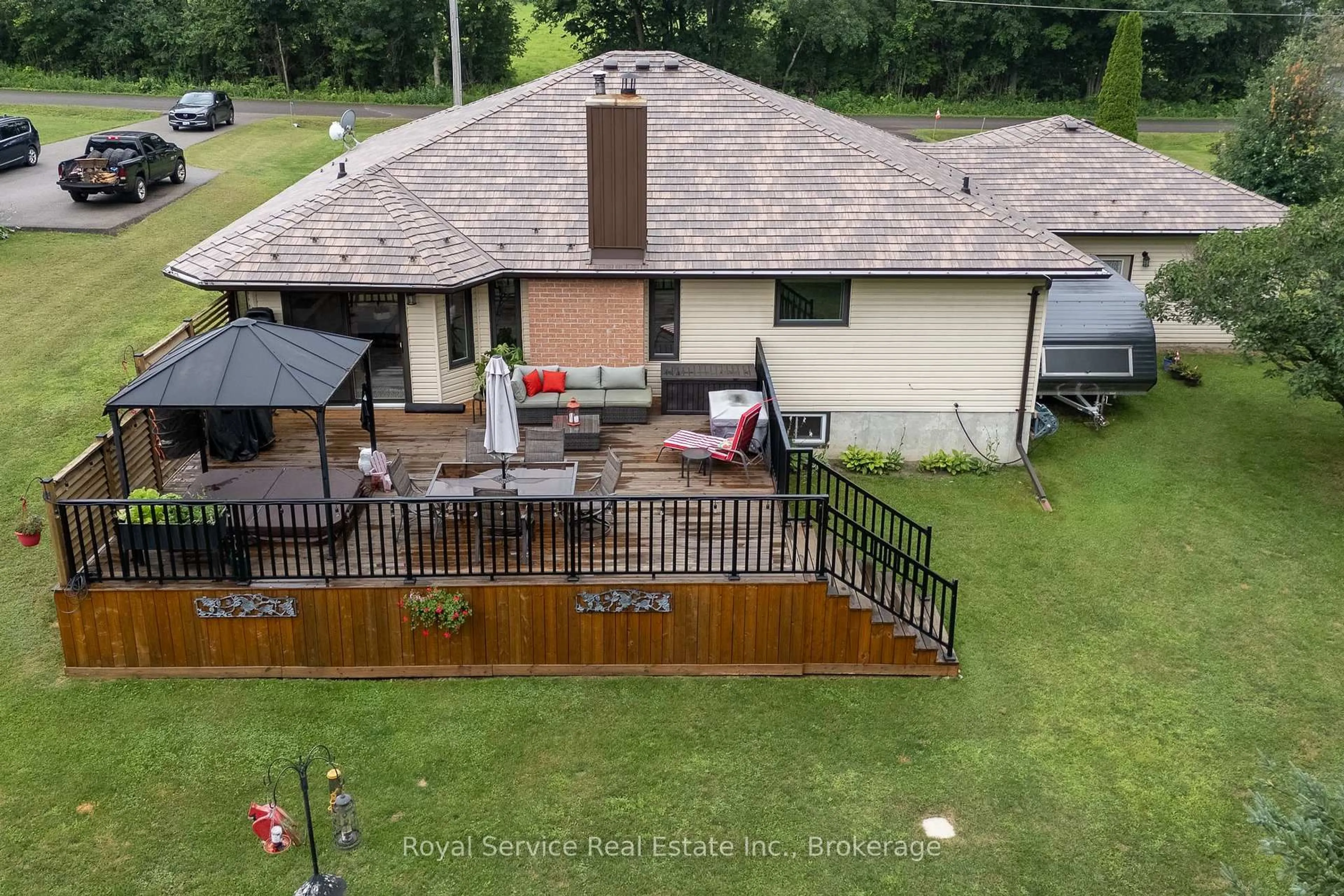 A pic from outside/outdoor area/front of a property/back of a property/a pic from drone, unknown for 5171 White Rd, Hamilton Township Ontario K0K 2H0