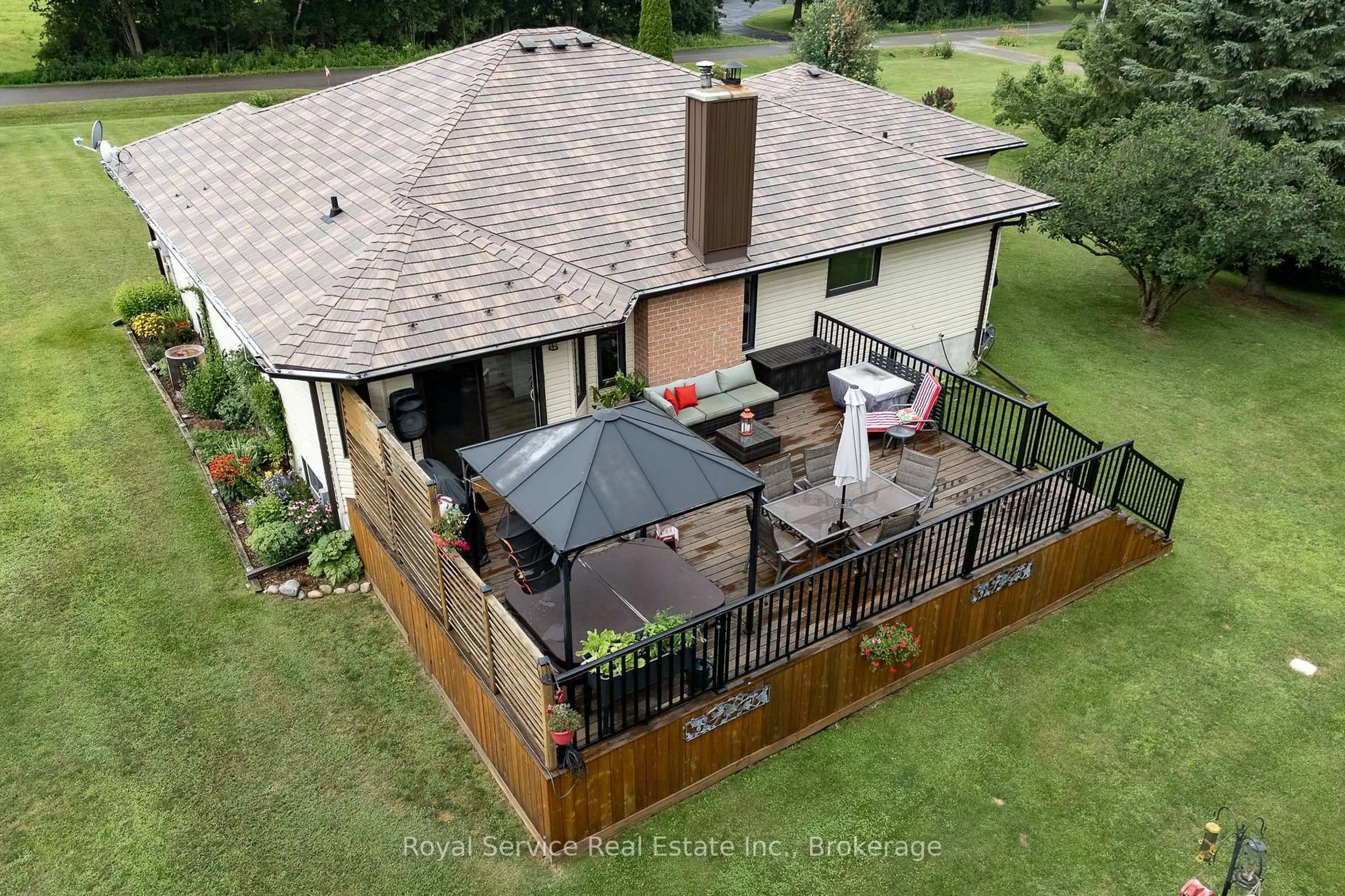A pic from outside/outdoor area/front of a property/back of a property/a pic from drone, unknown for 5171 White Rd, Hamilton Township Ontario K0K 2H0