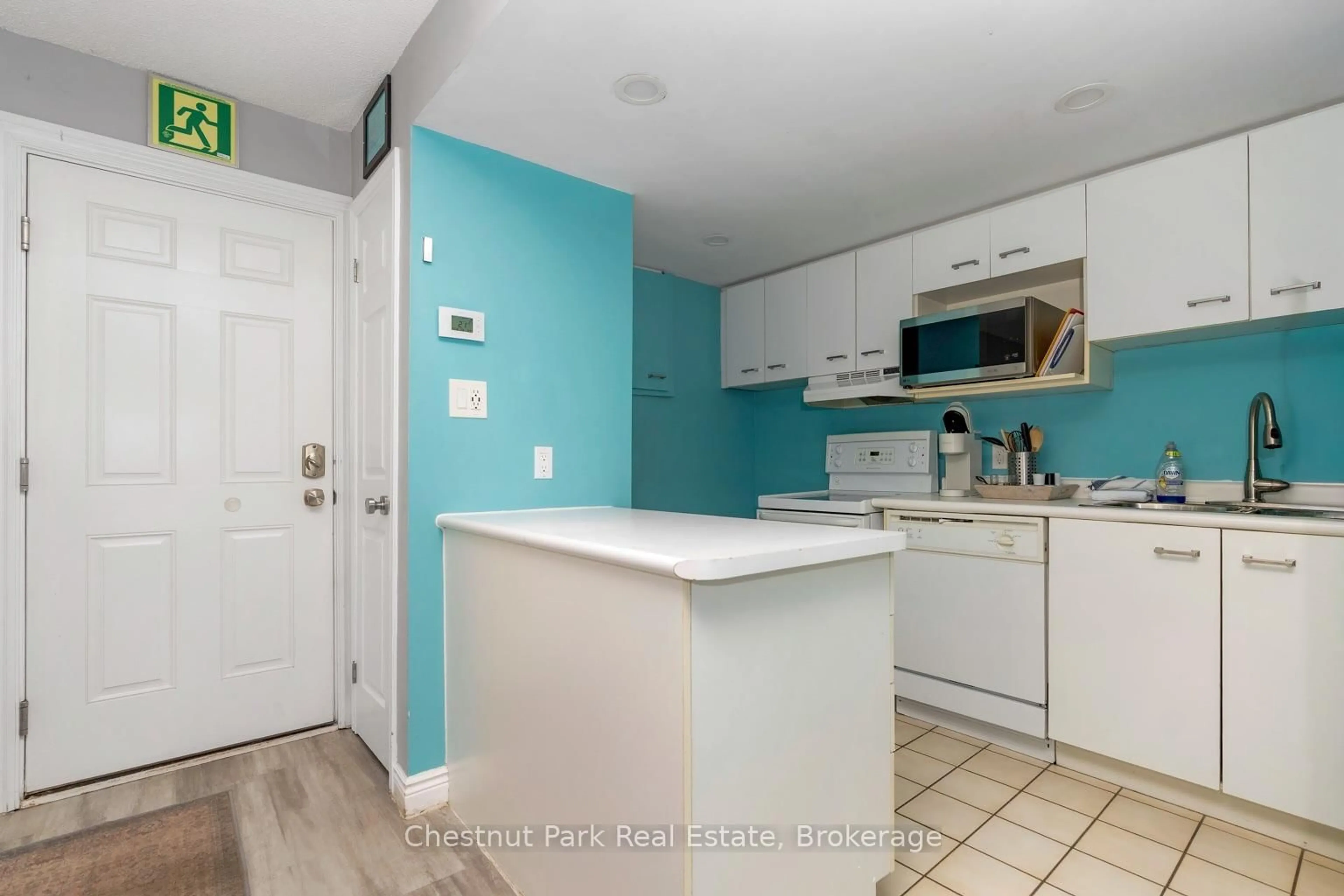 Standard kitchen, ceramic/tile floor for 796468 Grey Road 19 #306, Blue Mountains Ontario L9Y 0N6