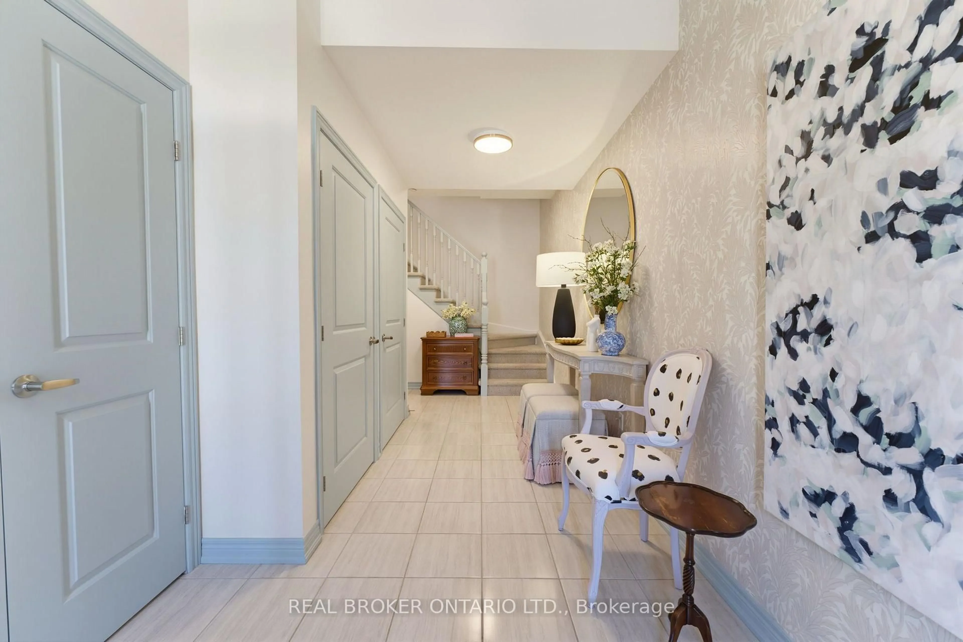 Indoor entryway for 77 Diana Ave #106, Brantford Ontario N3T 0R6