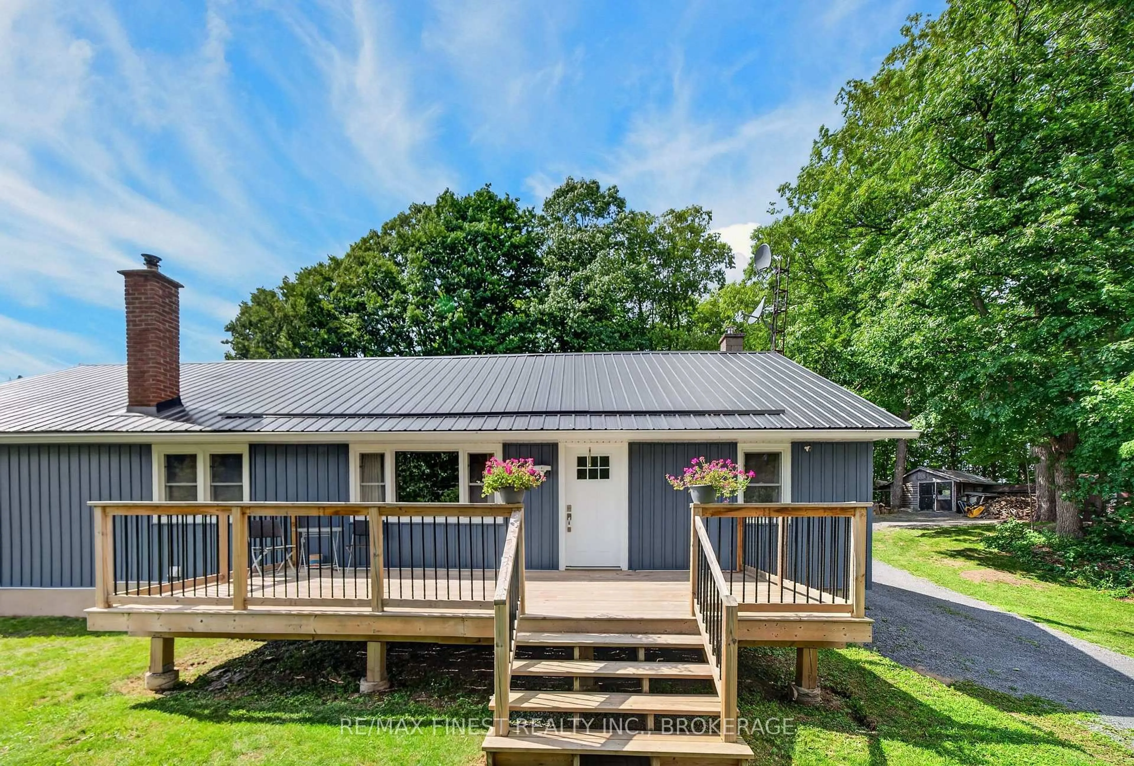 A pic from outside/outdoor area/front of a property/back of a property/a pic from drone, unknown for 6213 Perth Rd, Perth Road Ontario K0H 2L0