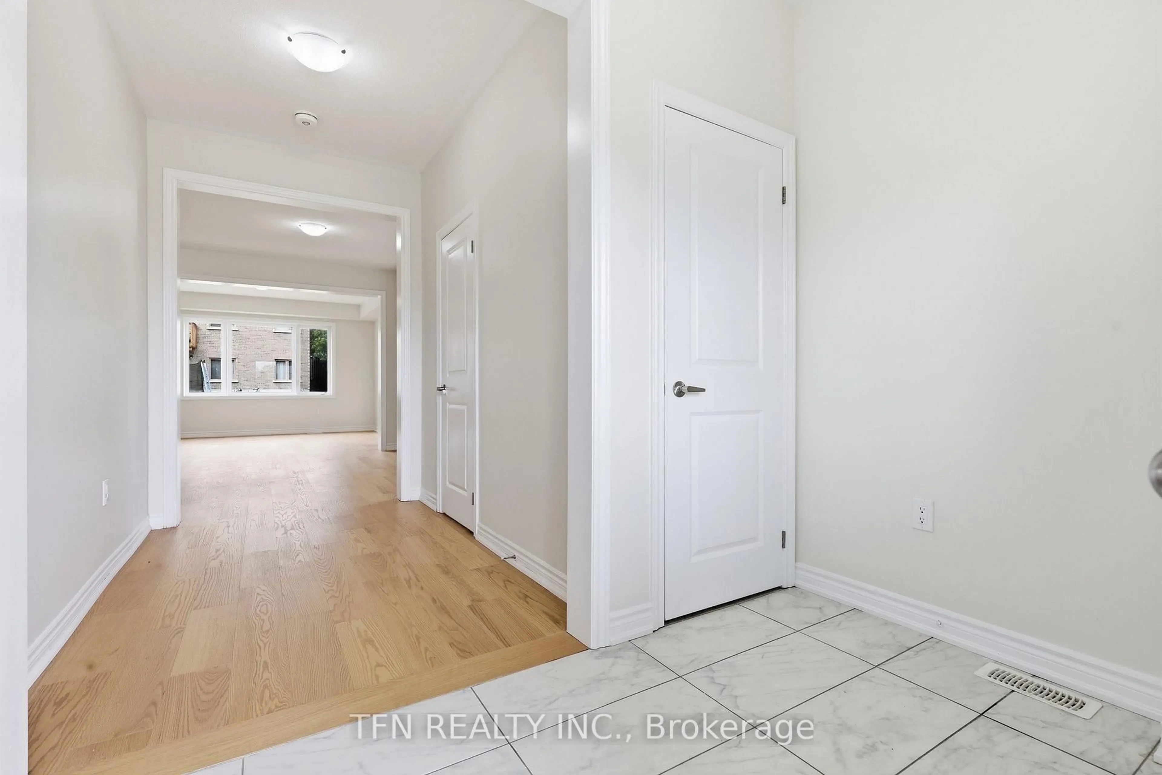 Indoor entryway for 16 Blaney St, Brant Ontario N3L 0M8