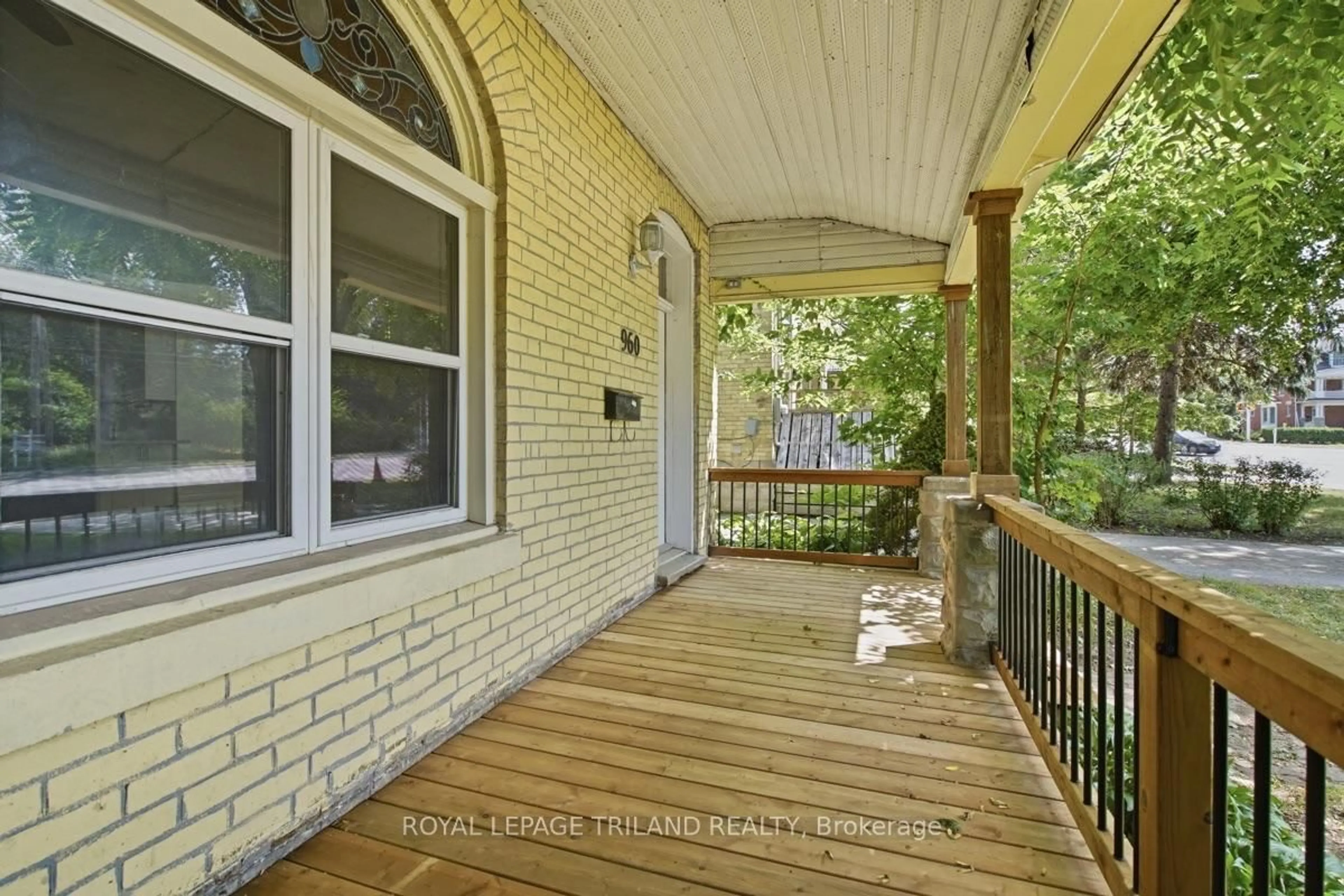 Patio, street for 960 Richmond St, London East Ontario N6A 3J5