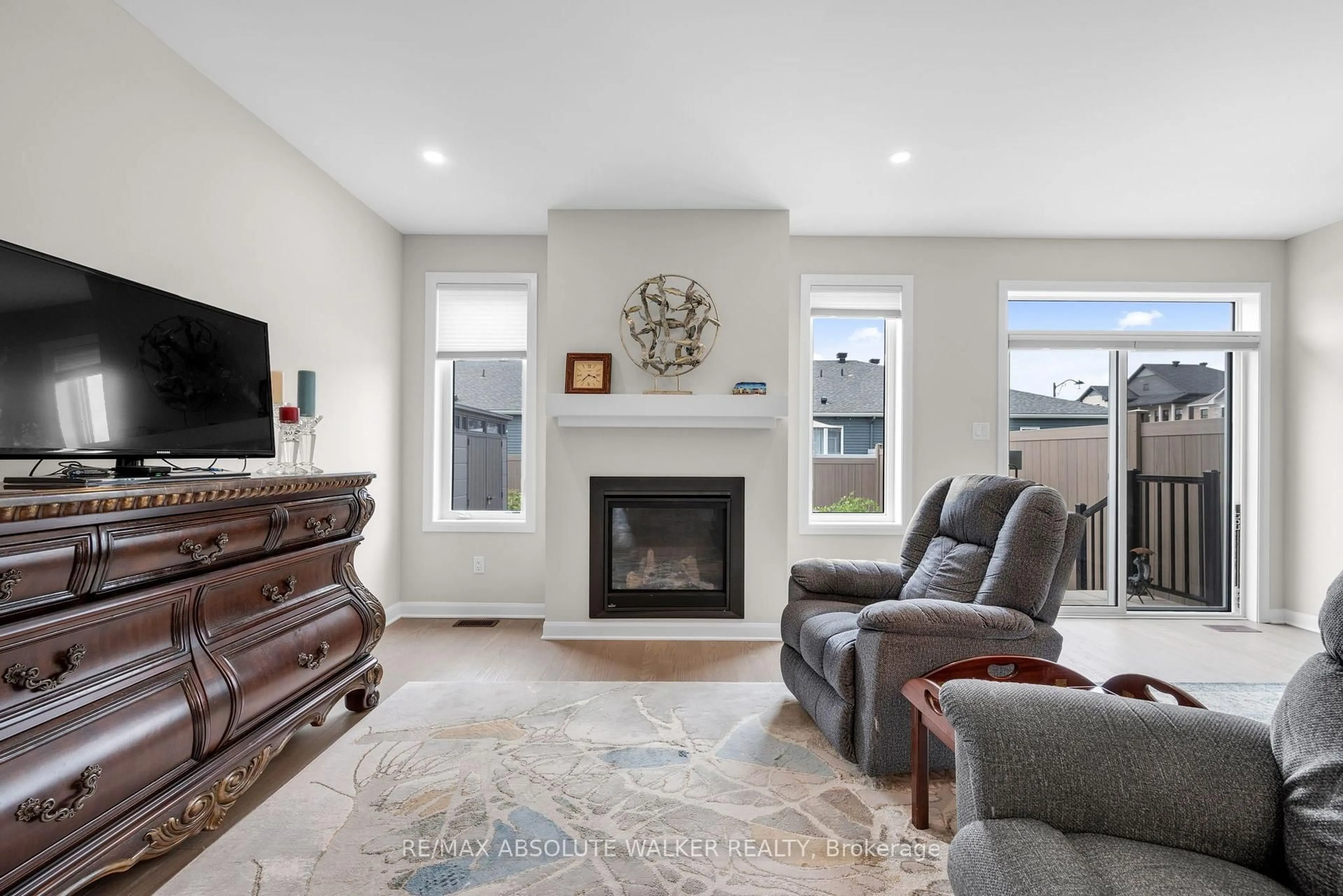 Living room with furniture, unknown for 860 Companion Cres, Manotick Ontario K4M 0Z2