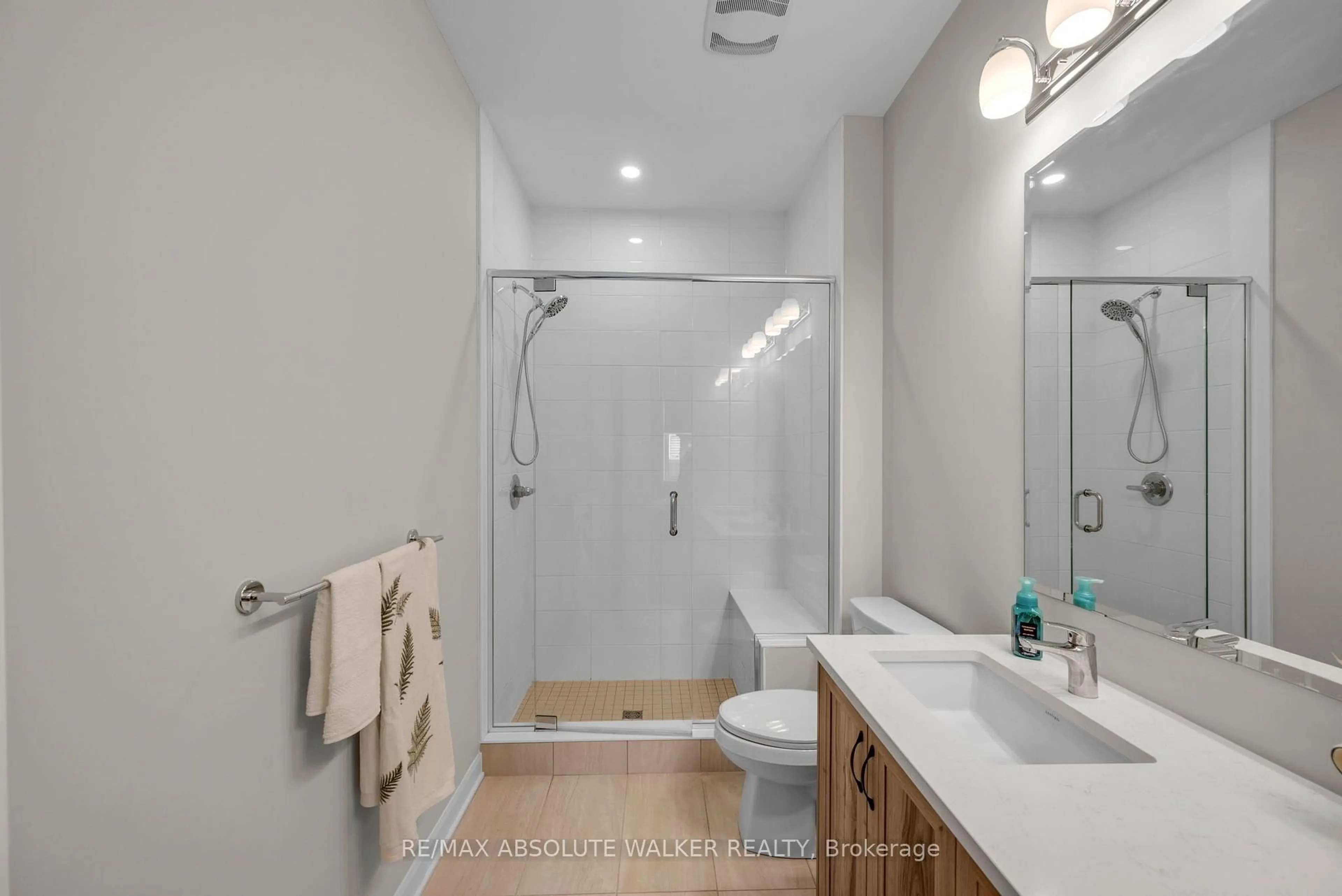 Standard bathroom, ceramic/tile floor for 860 Companion Cres, Manotick Ontario K4M 0Z2