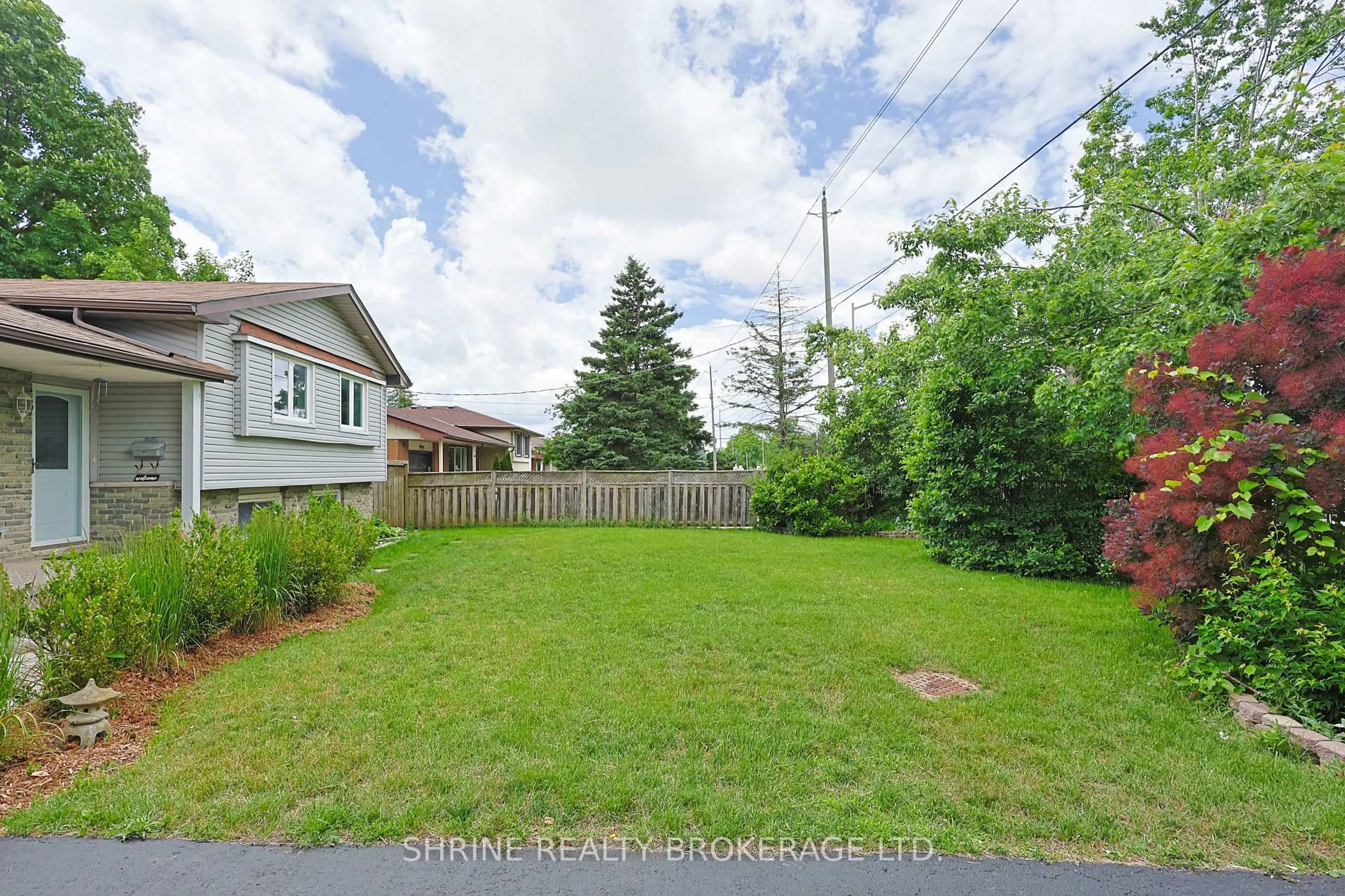 A pic from outside/outdoor area/front of a property/back of a property/a pic from drone, street for 146 FANSHAWE PARK Rd, London North Ontario N6G 5C4