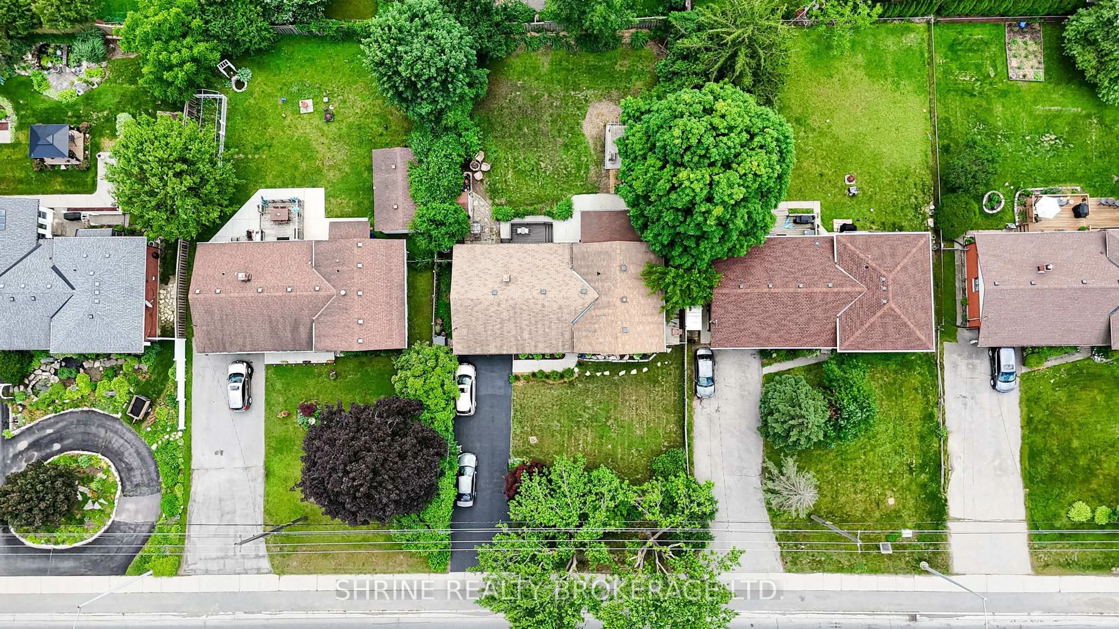 A pic from outside/outdoor area/front of a property/back of a property/a pic from drone, street for 146 FANSHAWE PARK Rd, London North Ontario N6G 5C4