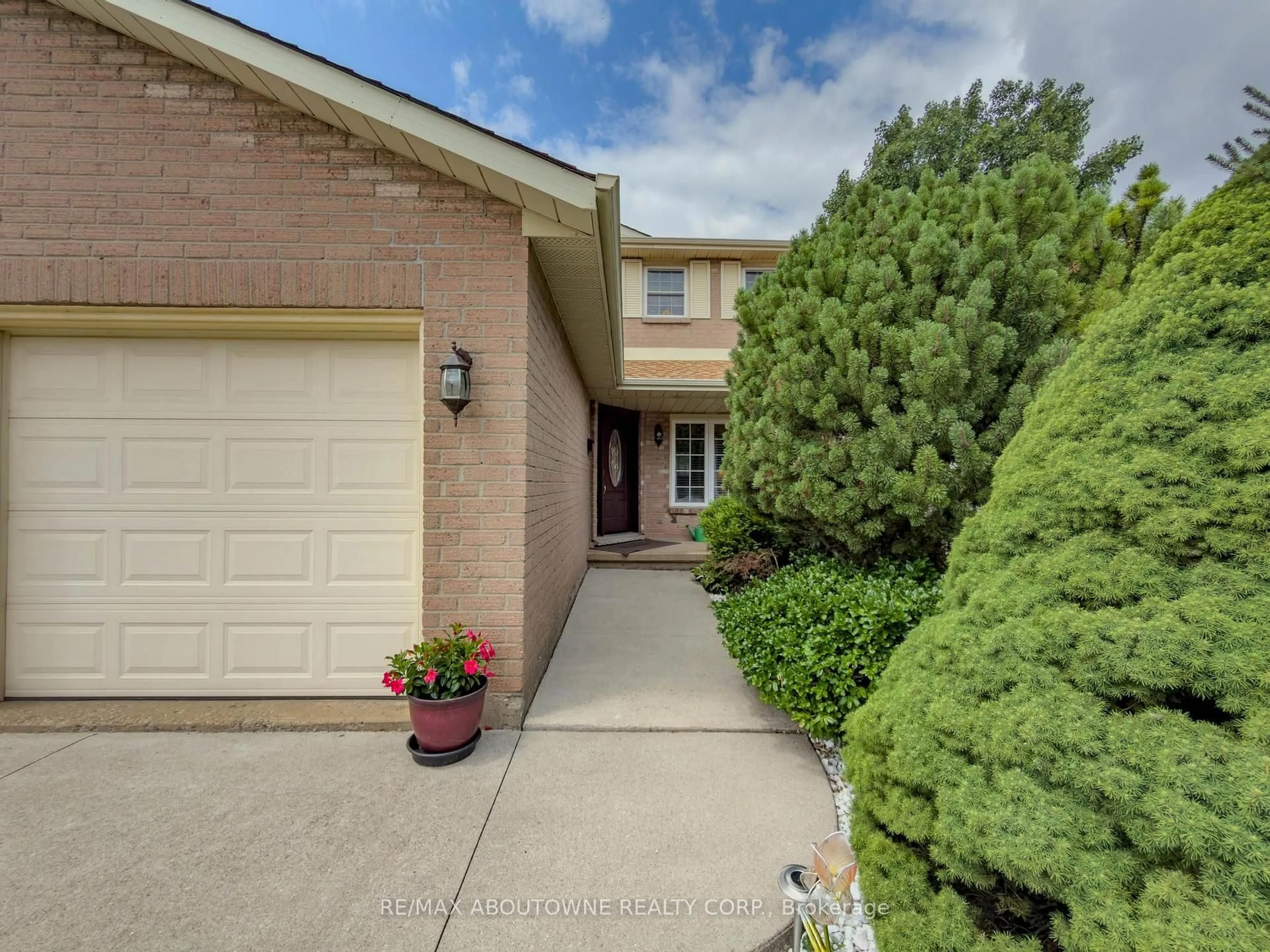 Unknown for 1018 Upper Sherman Ave, Hamilton Ontario L8V 4Y9