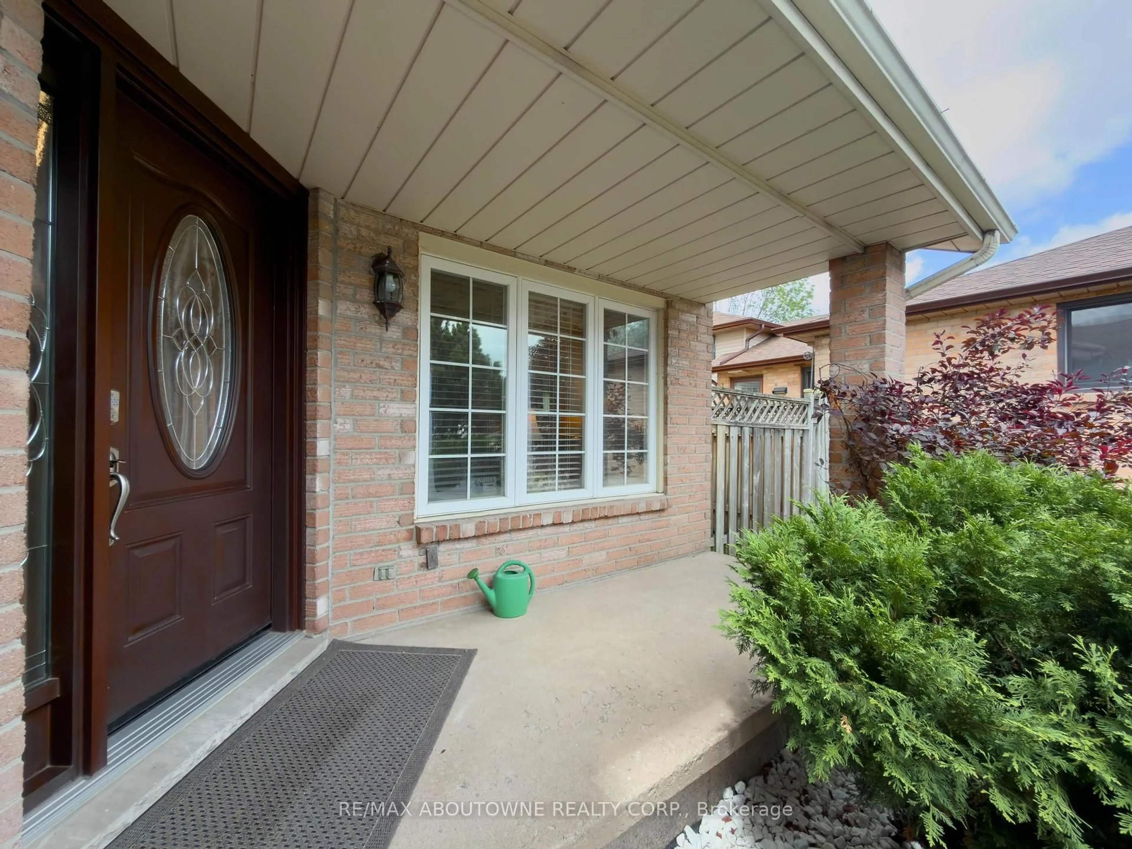Indoor entryway for 1018 Upper Sherman Ave, Hamilton Ontario L8V 4Y9