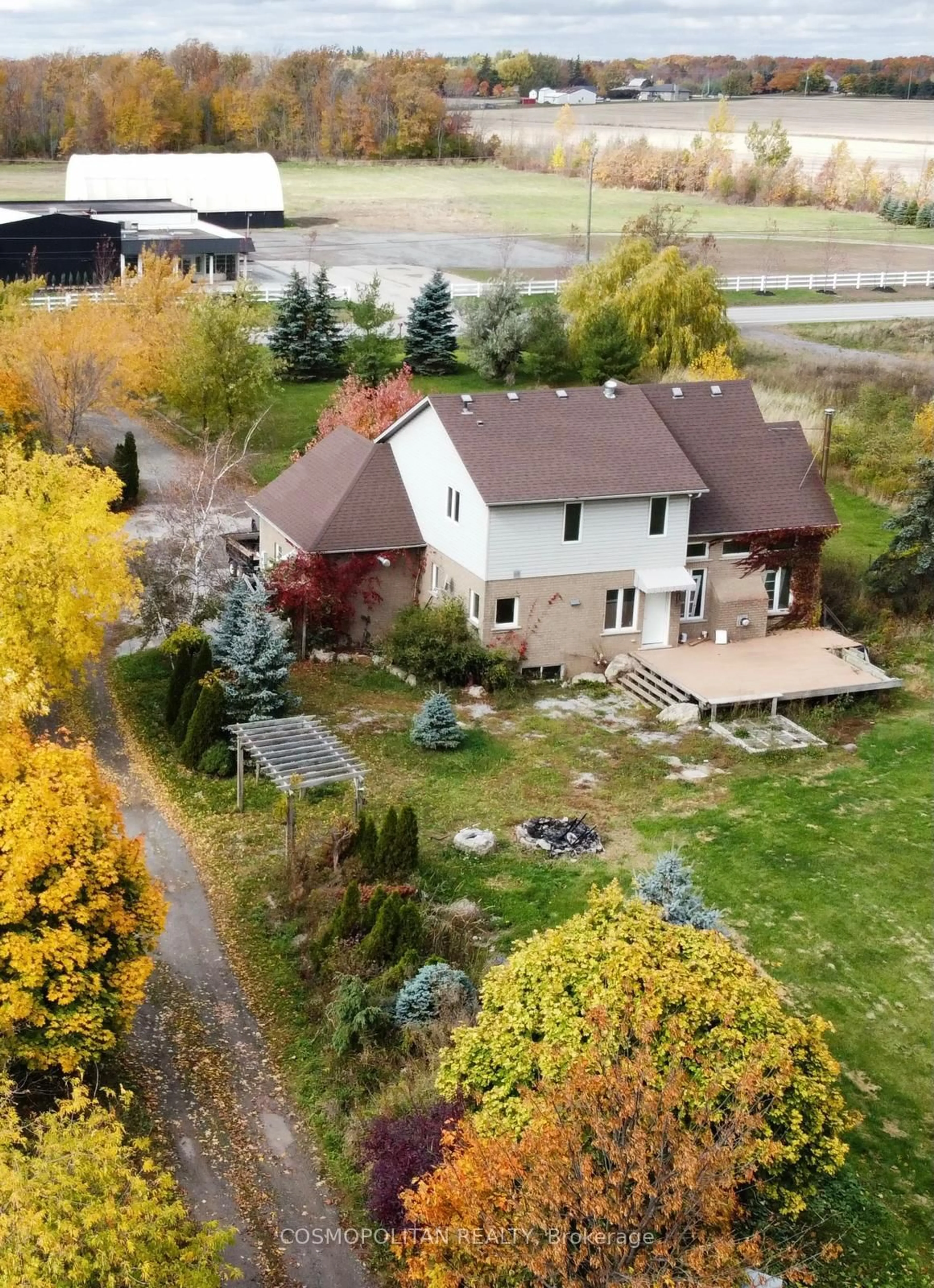 A pic from outside/outdoor area/front of a property/back of a property/a pic from drone, water/lake/river/ocean view for 195 Woolverton Rd, Grimsby Ontario L3M 4E7