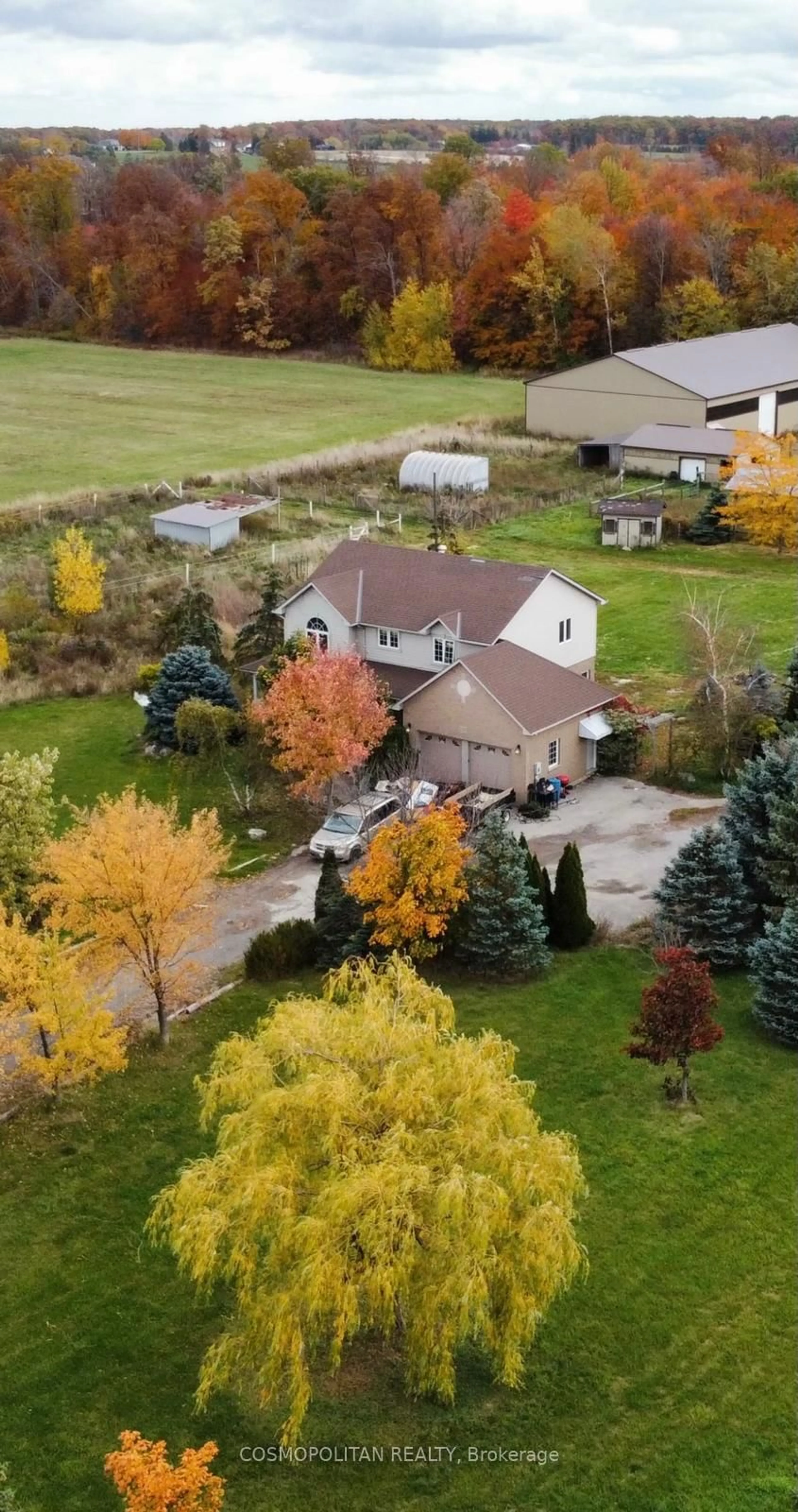 A pic from outside/outdoor area/front of a property/back of a property/a pic from drone, unknown for 195 Woolverton Rd, Grimsby Ontario L3M 4E7