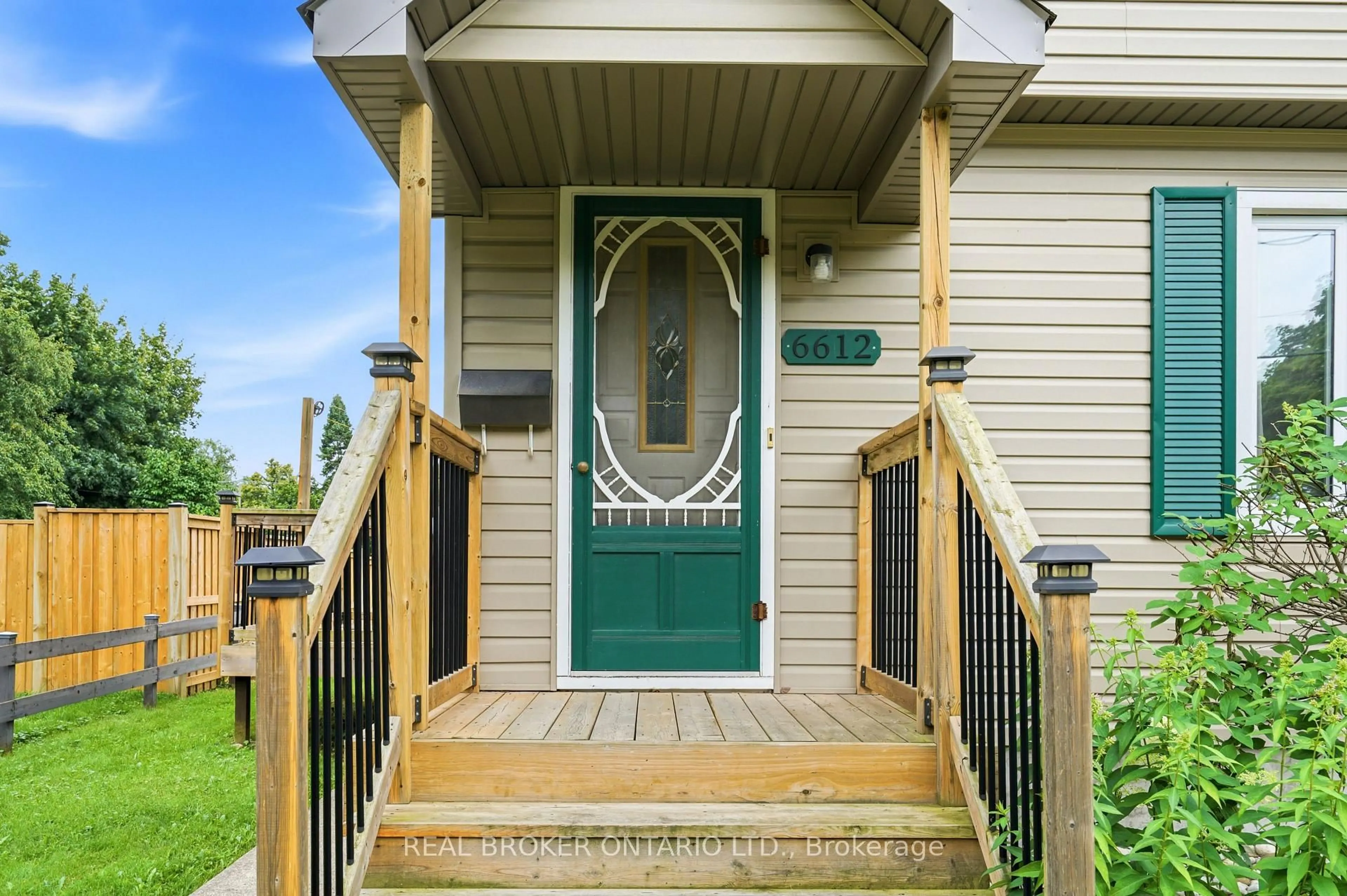 Home with vinyl exterior material, street for 6612 Stamford Green Dr, Niagara Falls Ontario L2J 1T8
