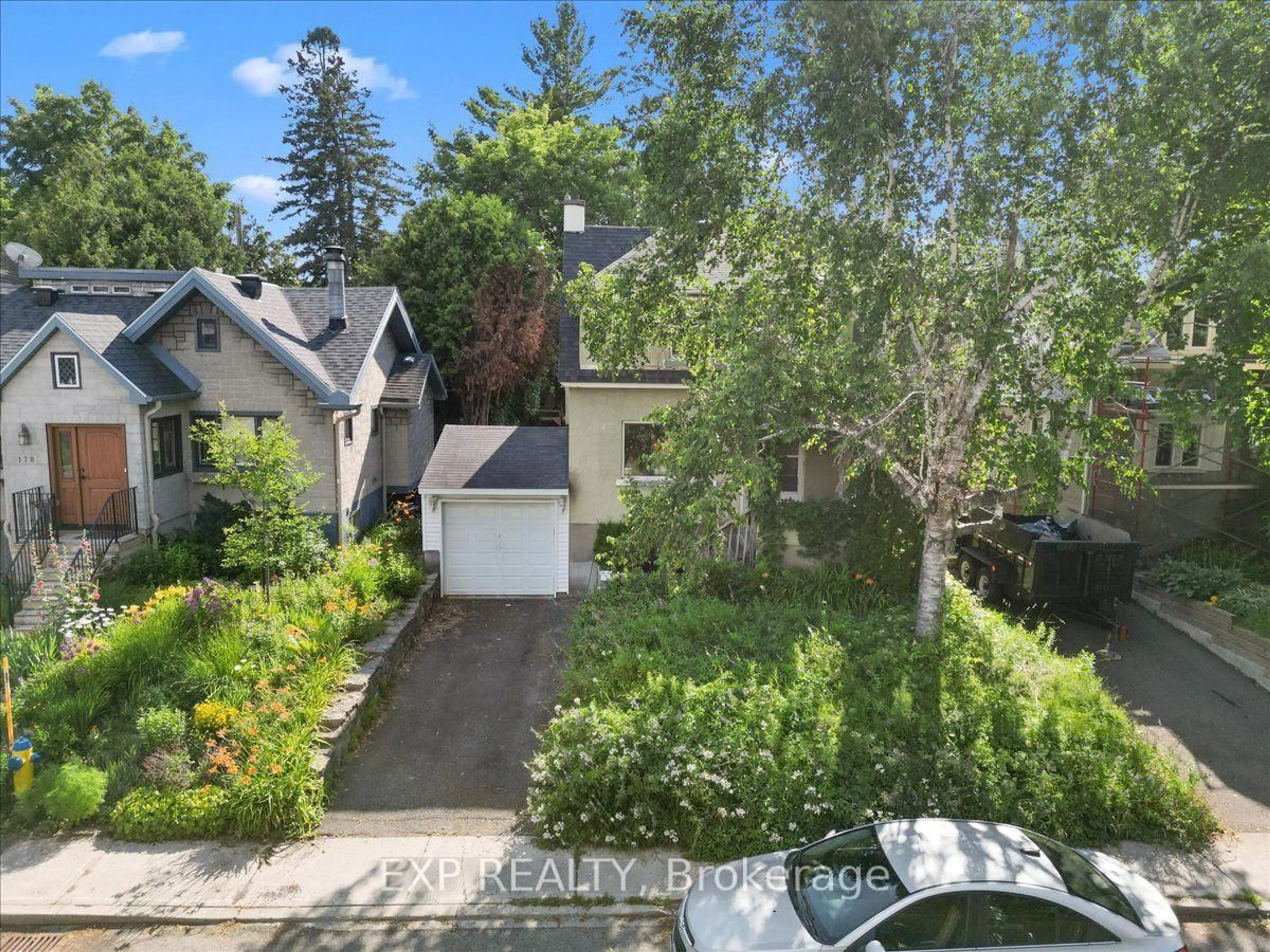 A pic from outside/outdoor area/front of a property/back of a property/a pic from drone, street for 176 Marlborough Ave, Ottawa Ontario K1N 8G4