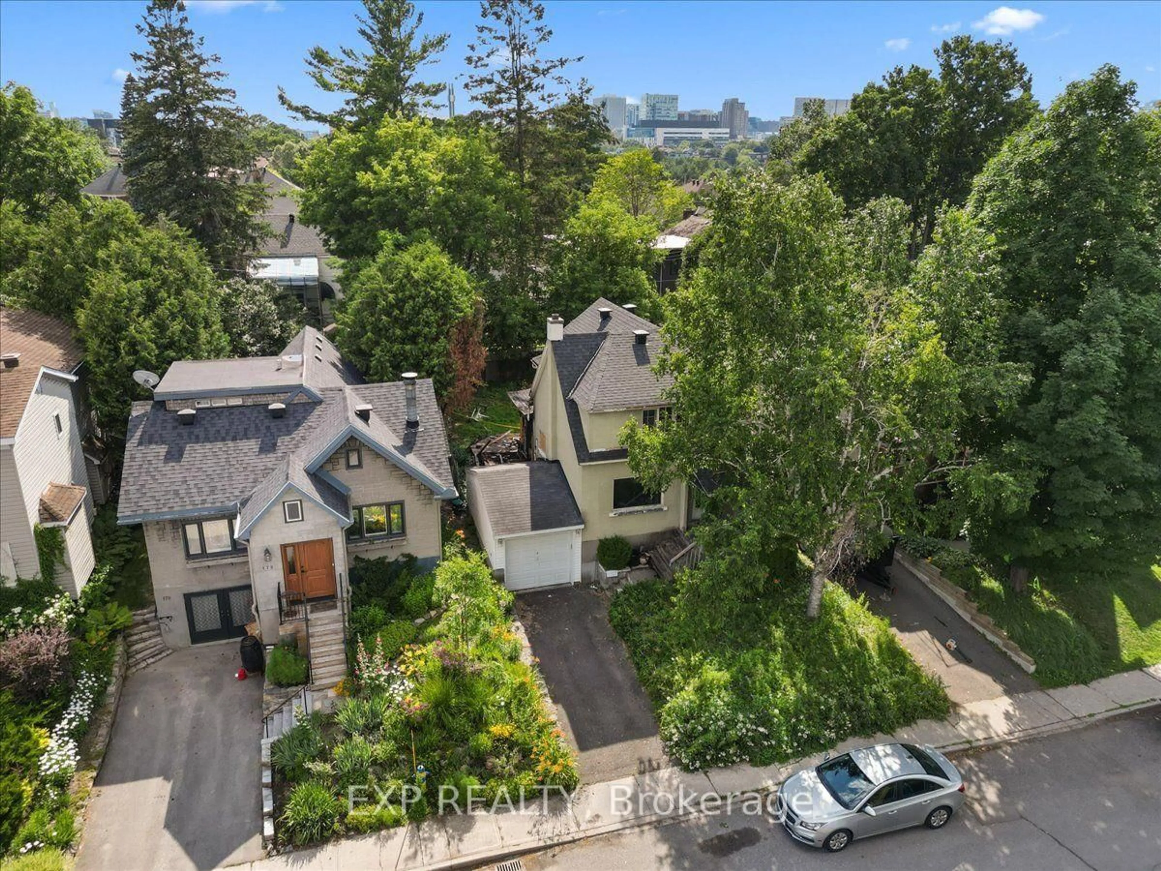 A pic from outside/outdoor area/front of a property/back of a property/a pic from drone, street for 176 Marlborough Ave, Ottawa Ontario K1N 8G4