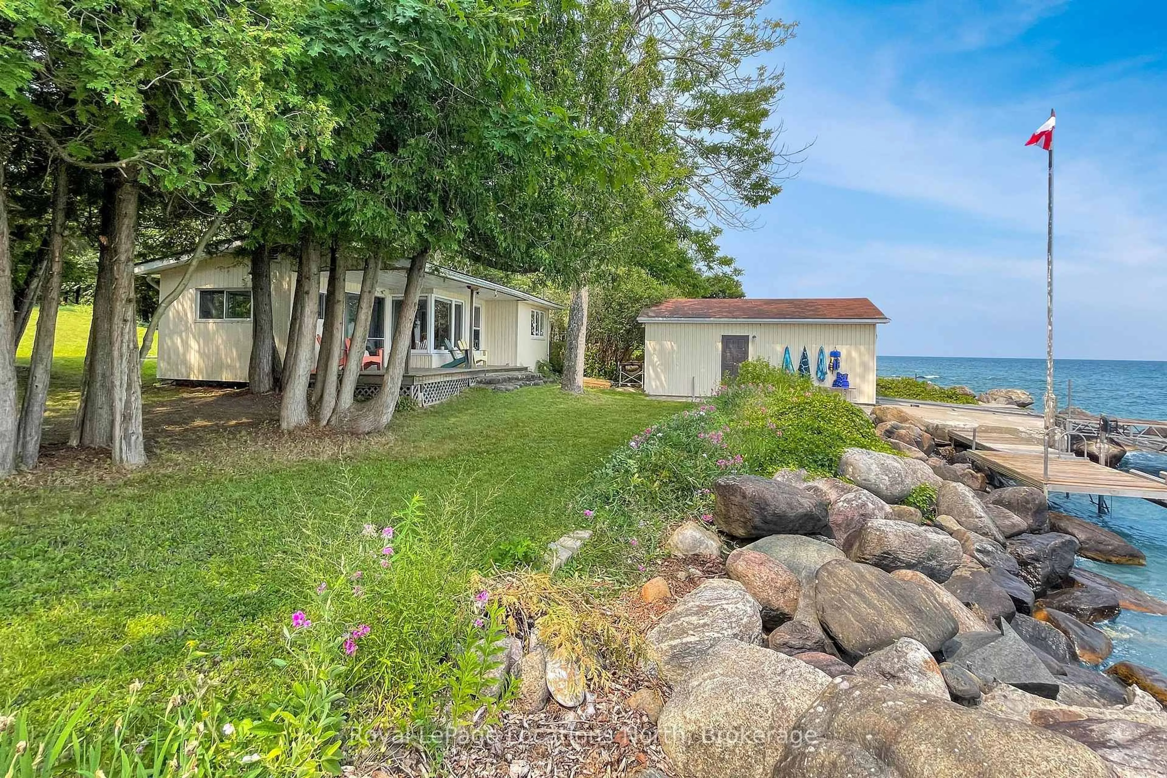 Patio, water/lake/river/ocean view for 271 Cedar Ave, Meaford Ontario N4L 1W5