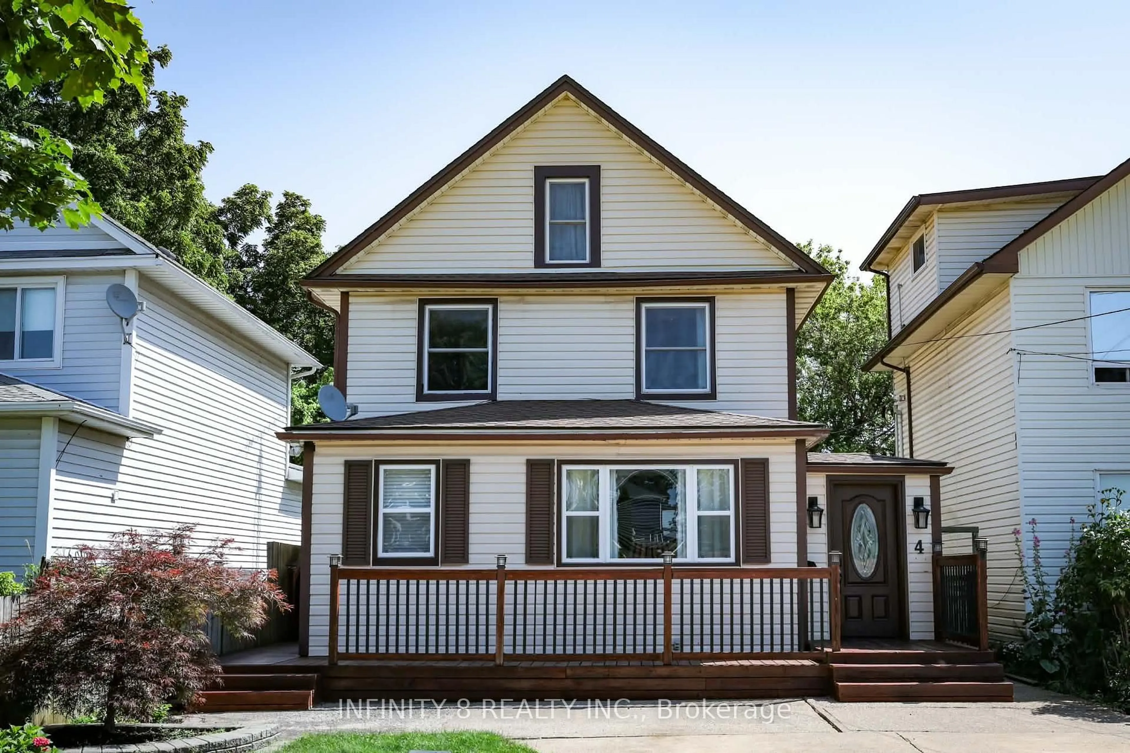 Home with vinyl exterior material, street for 4 Alpine St, St. Catharines Ontario L2S 2Y1