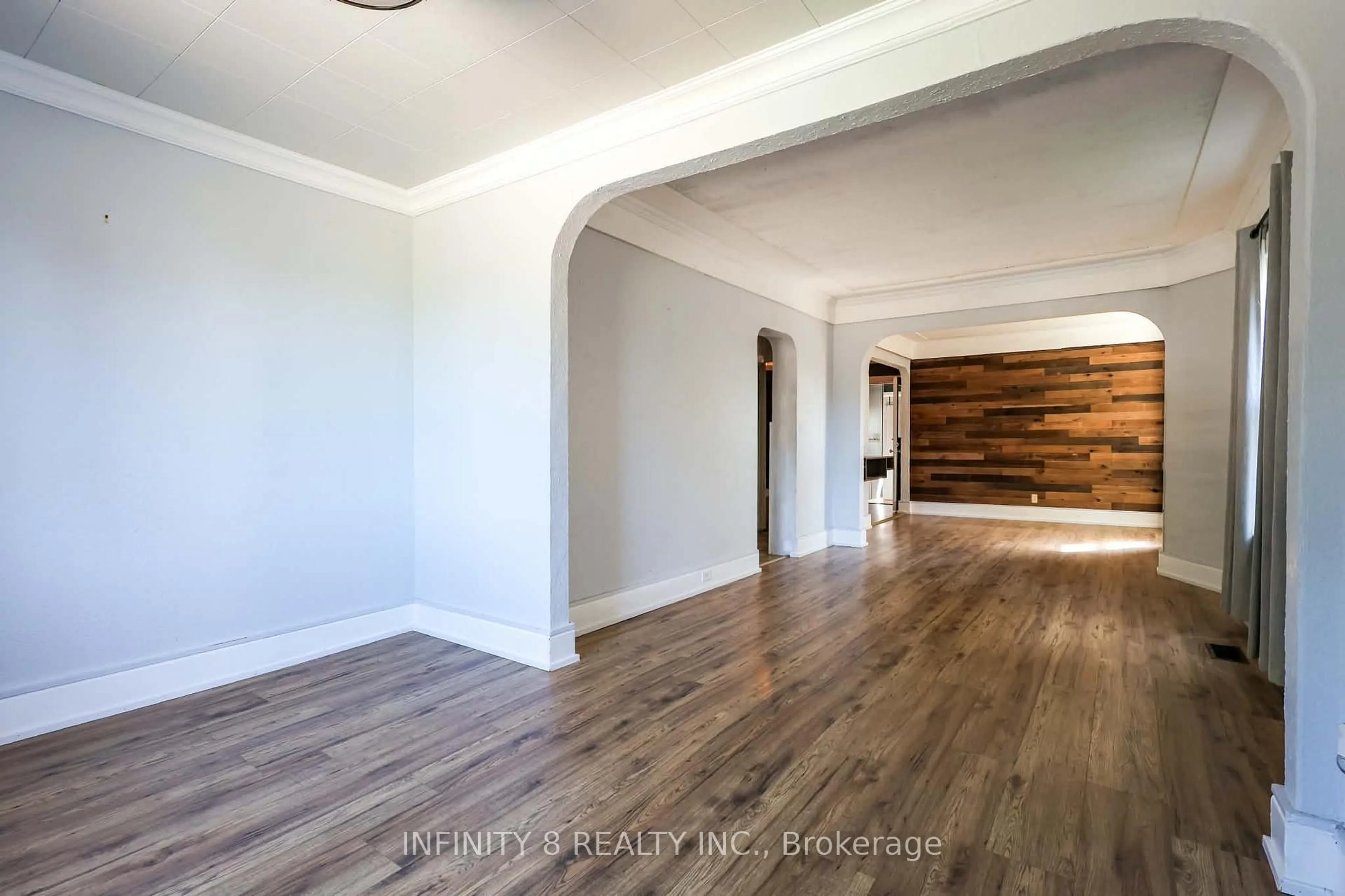 Unknown for 4 Alpine St, St. Catharines Ontario L2S 2Y1