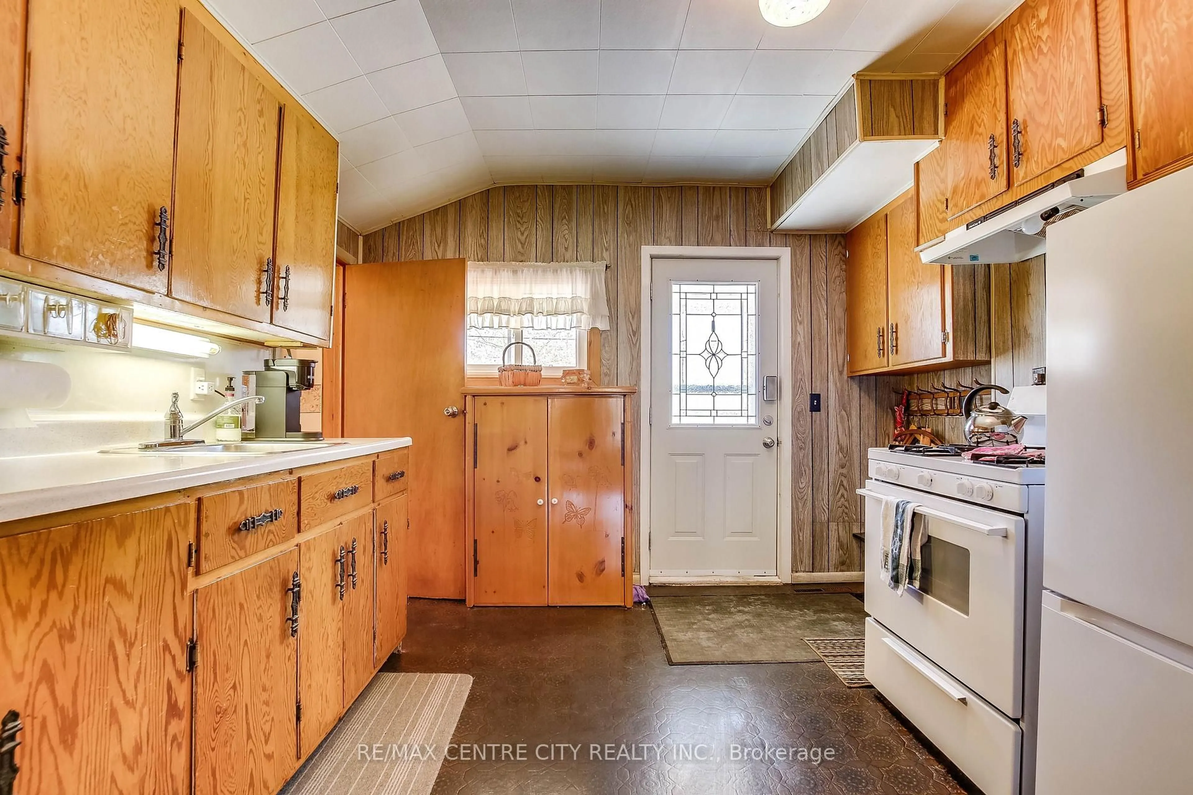 Standard kitchen, unknown for 358 Warren St, Central Elgin Ontario N5L 1B5