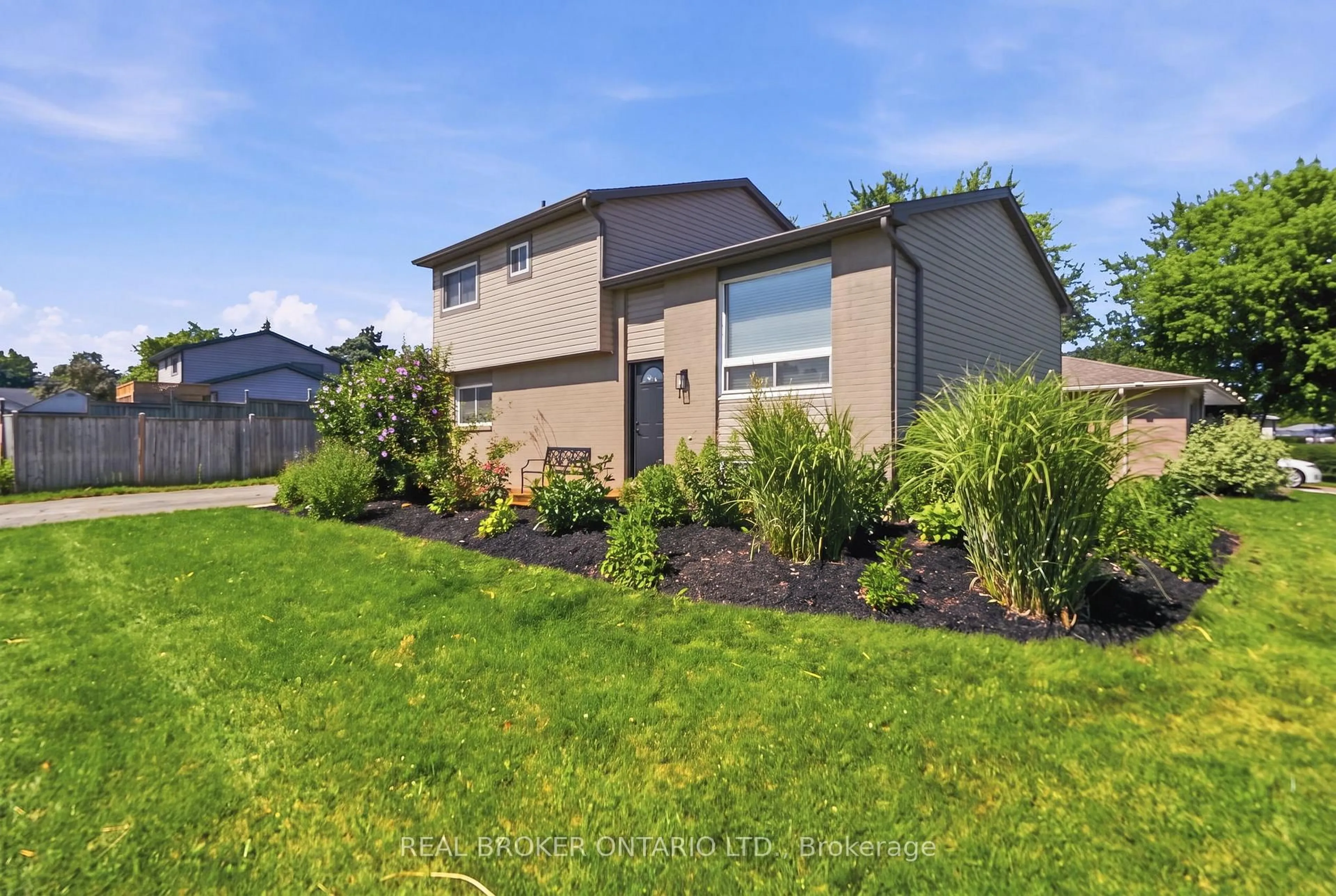 Unknown for 3 Prideaux St, Hamilton Ontario L8J 1C9