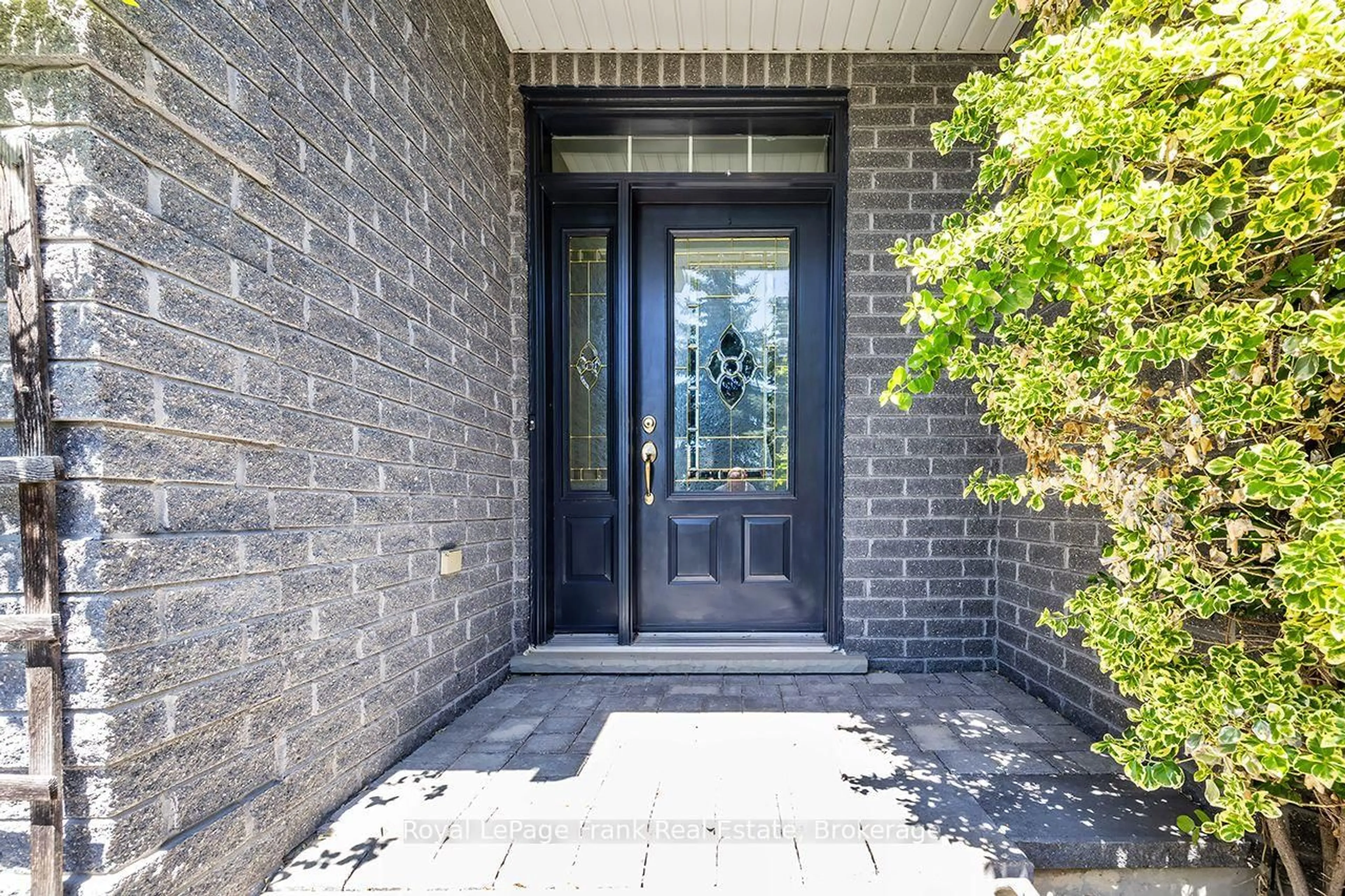Indoor entryway for 36 Lori Blvd, Kawartha Lakes Ontario K9V 6B6