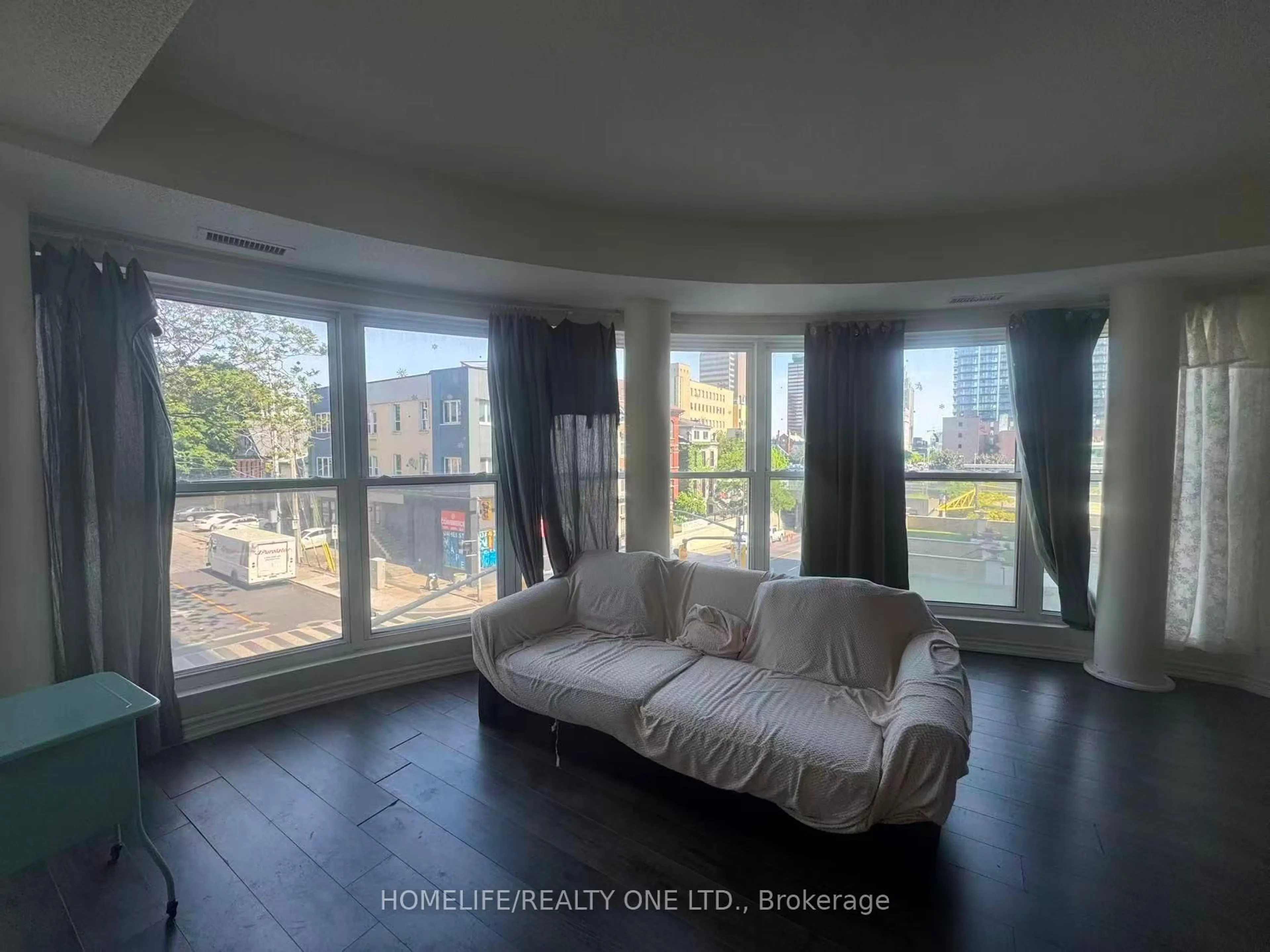 A pic of a room for 135 James St #314, Hamilton Ontario L8P 2Z6