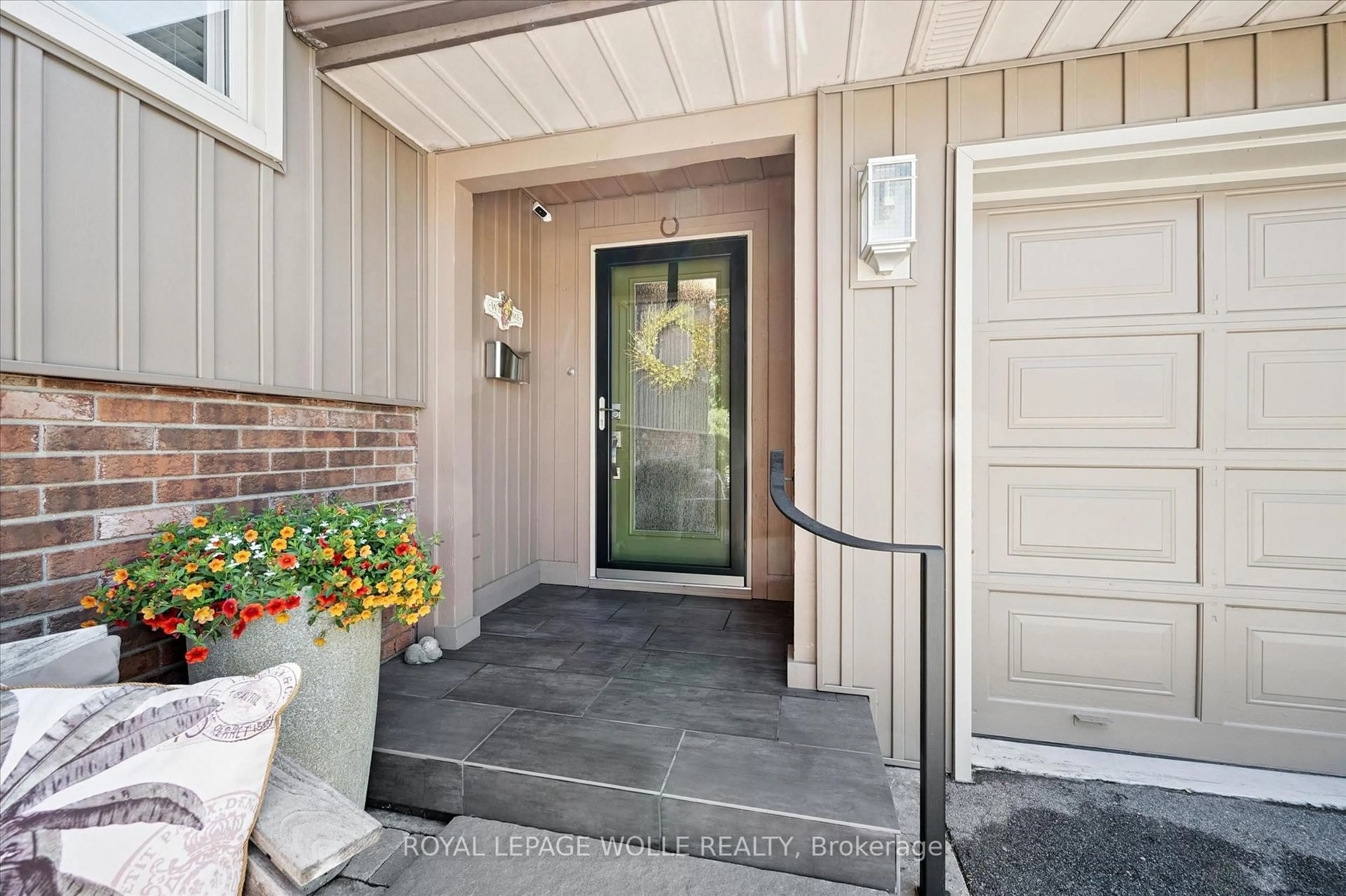 Indoor entryway for 1 Pintail Dr, Woolwich Ontario N3B 3C2