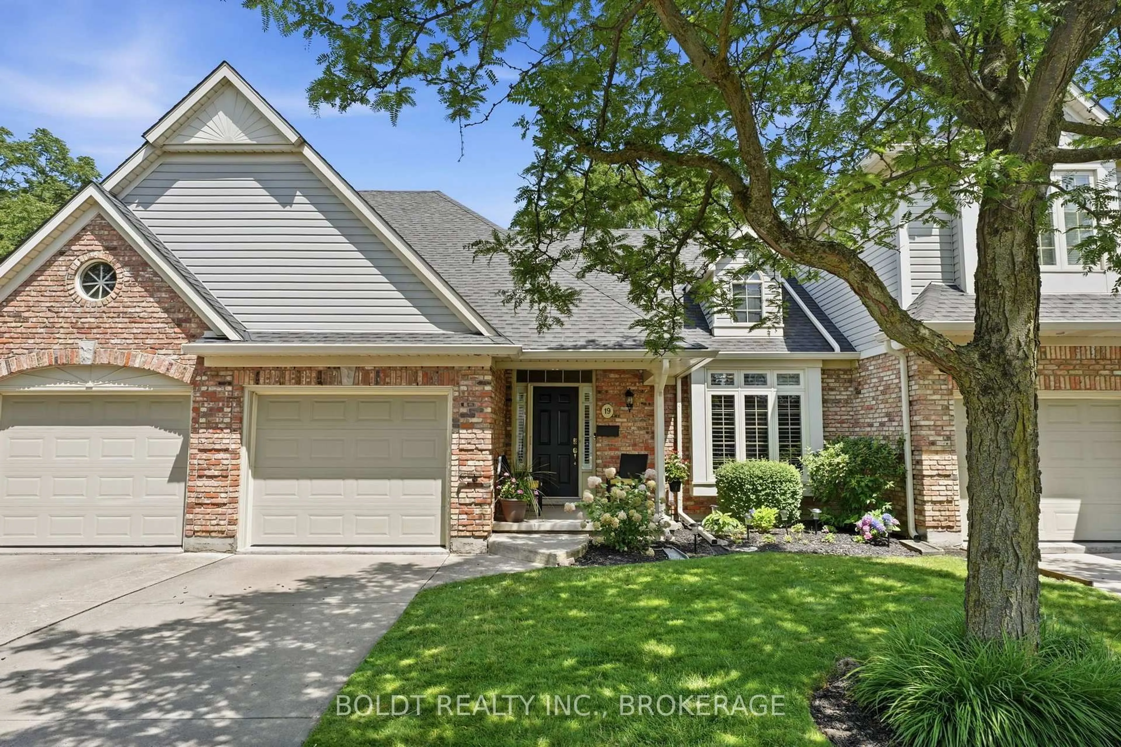 Home with brick exterior material, street for 174 Martindale Rd #19, St. Catharines Ontario L2S 3Z9