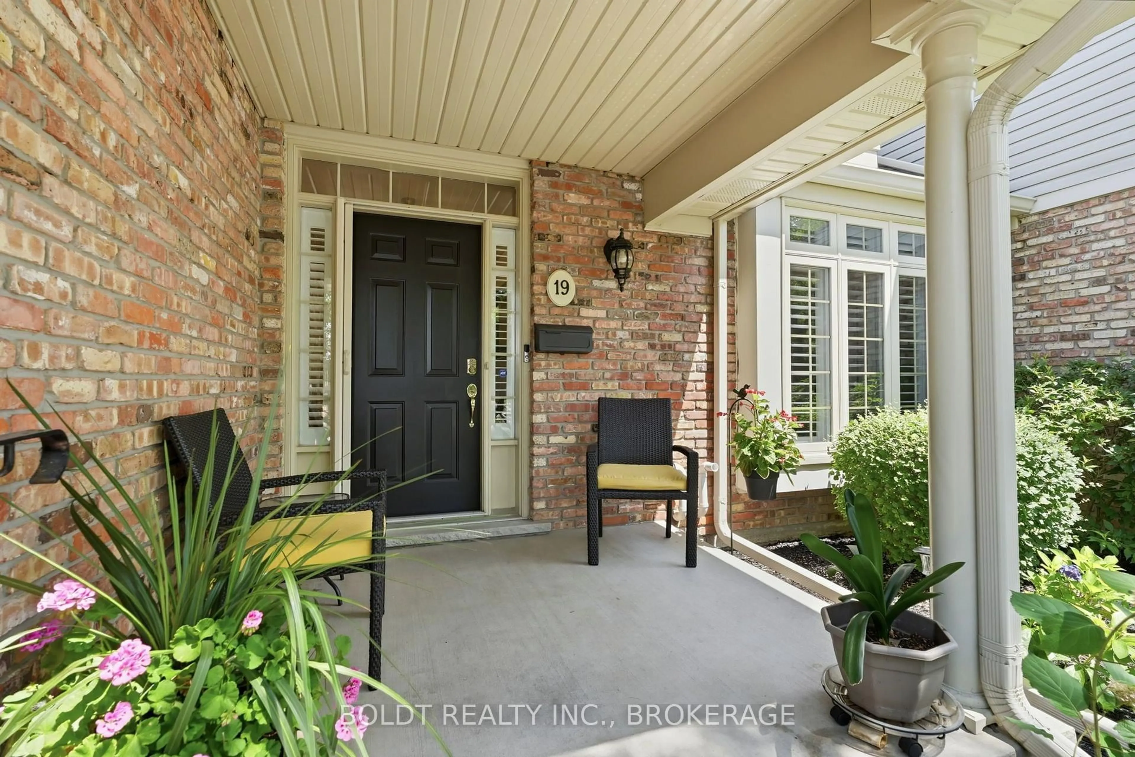 Indoor entryway for 174 Martindale Rd #19, St. Catharines Ontario L2S 3Z9