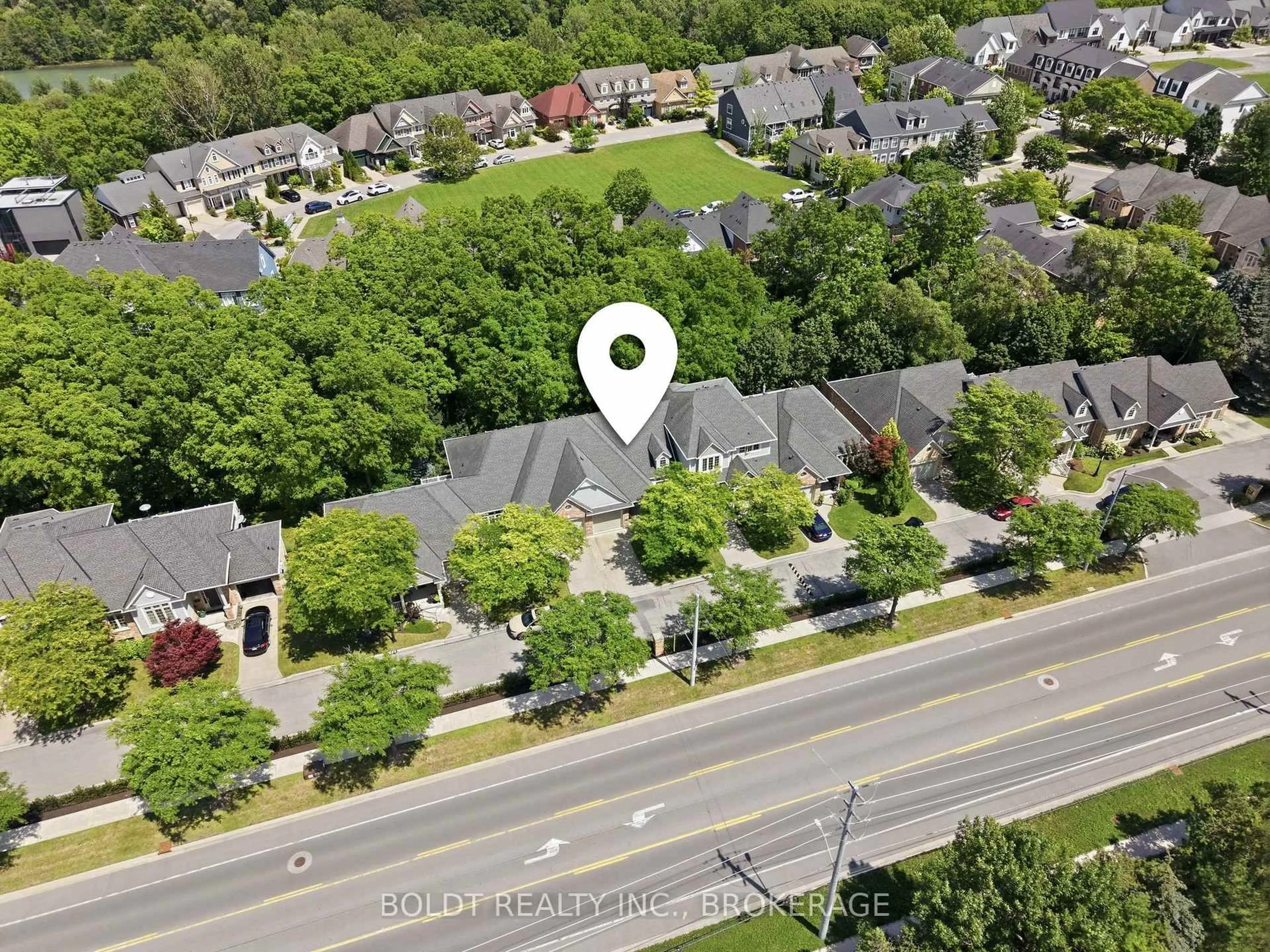 A pic from outside/outdoor area/front of a property/back of a property/a pic from drone, street for 174 Martindale Rd #19, St. Catharines Ontario L2S 3Z9