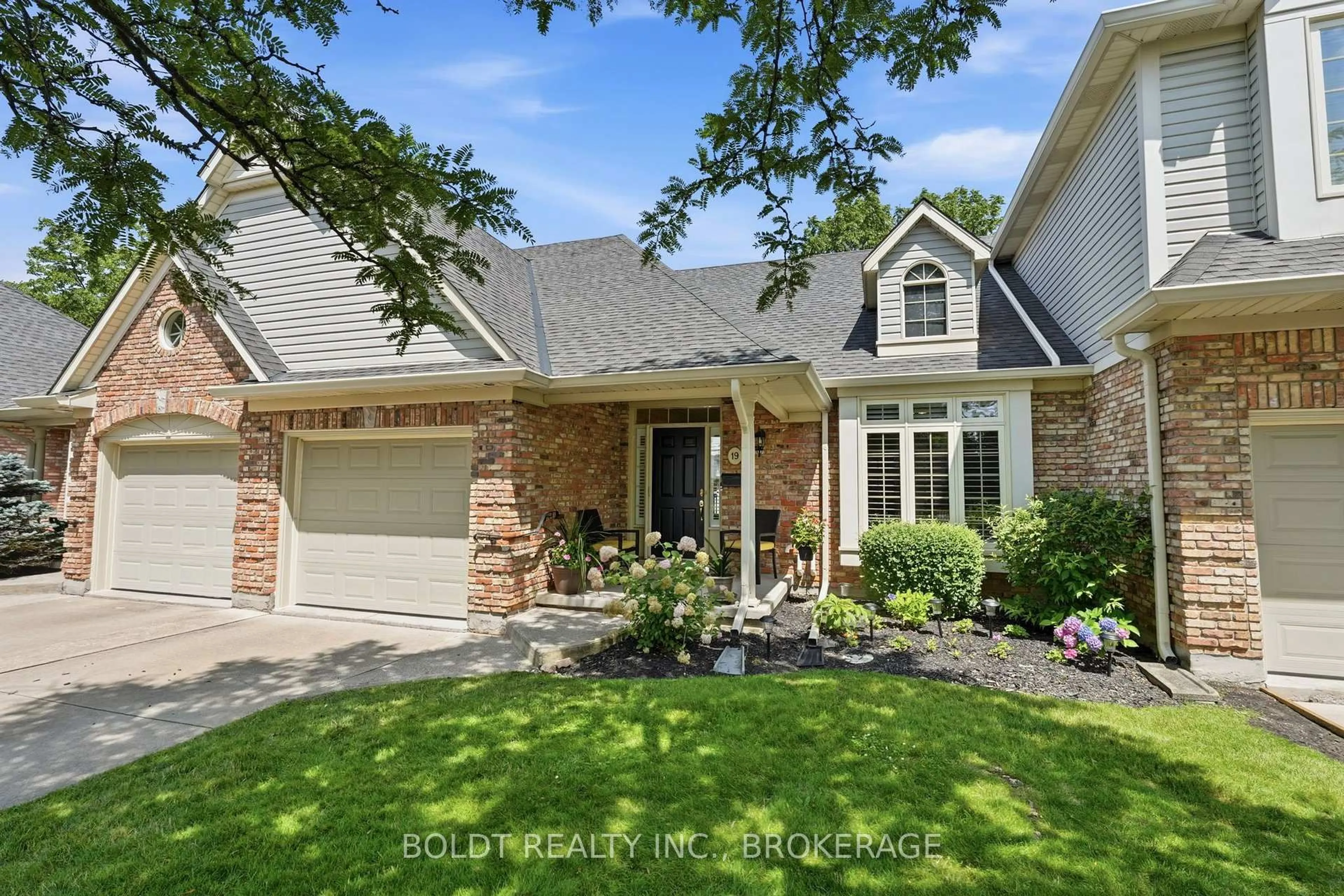 Home with brick exterior material, street for 174 Martindale Rd #19, St. Catharines Ontario L2S 3Z9