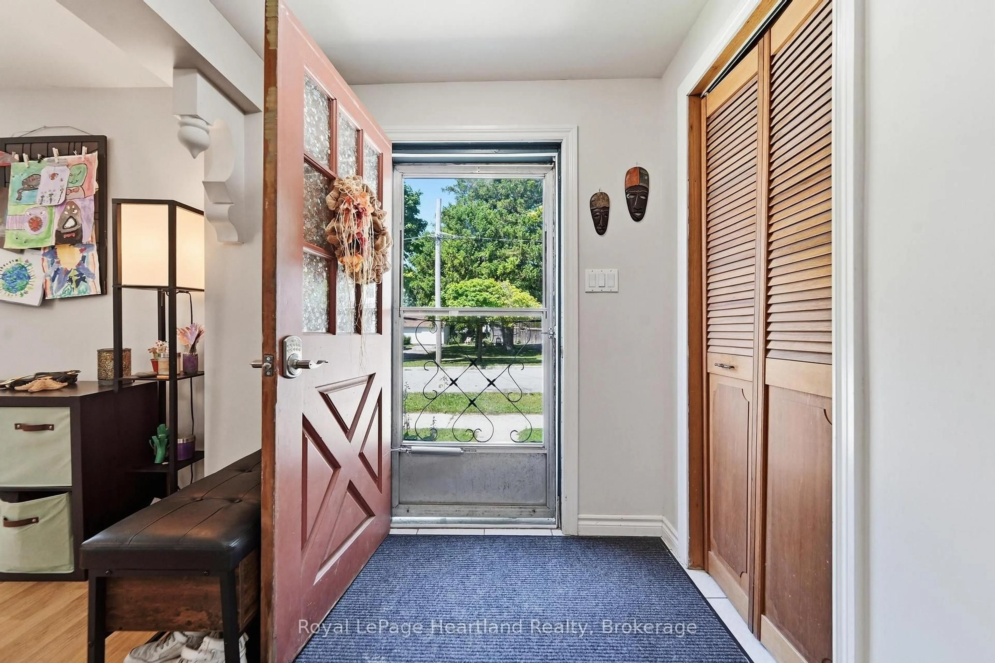 Indoor entryway for 117 Quebec St, Goderich Ontario N7A 2G6
